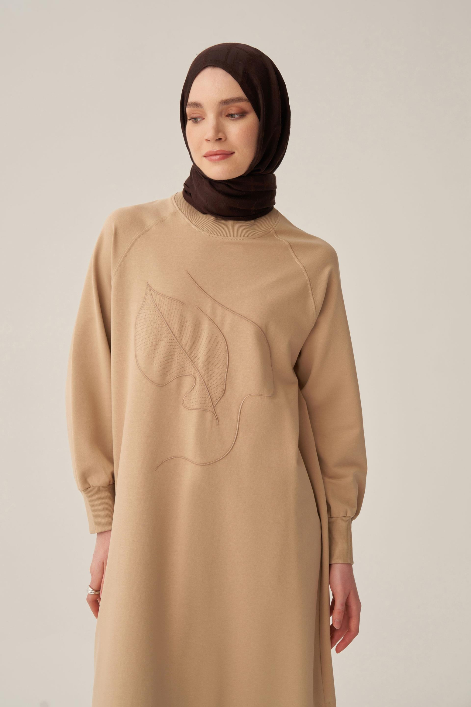Bej-Nakışlı Uzun Tunik