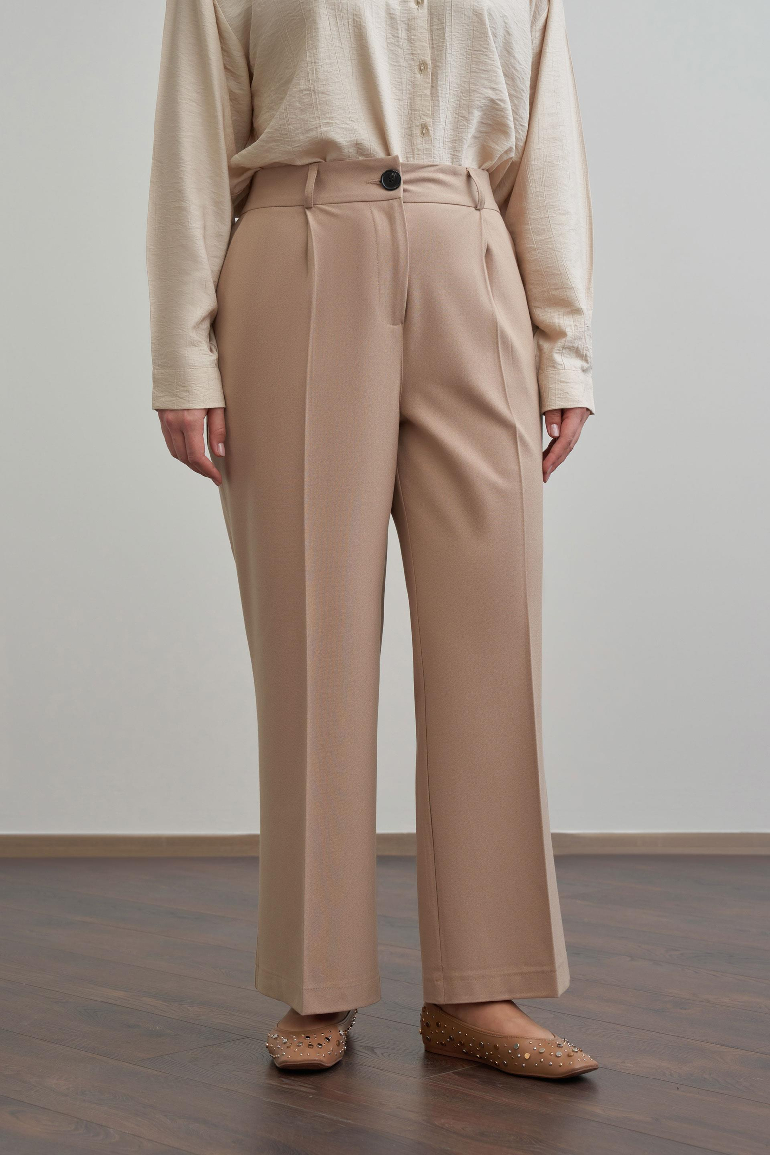 Bej-Önü Pileli Polyviscon Pantolon