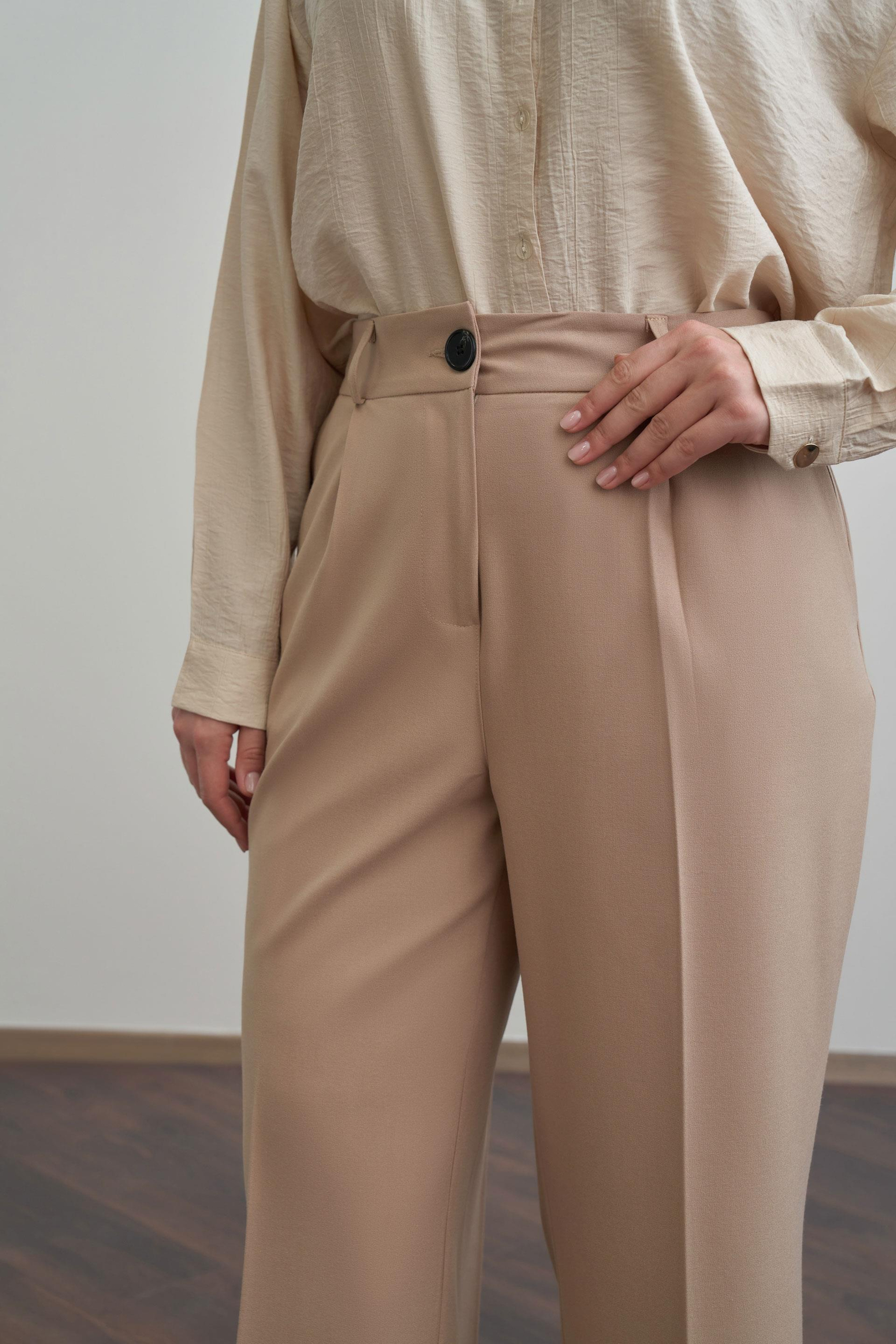 Bej-Önü Pileli Polyviscon Pantolon