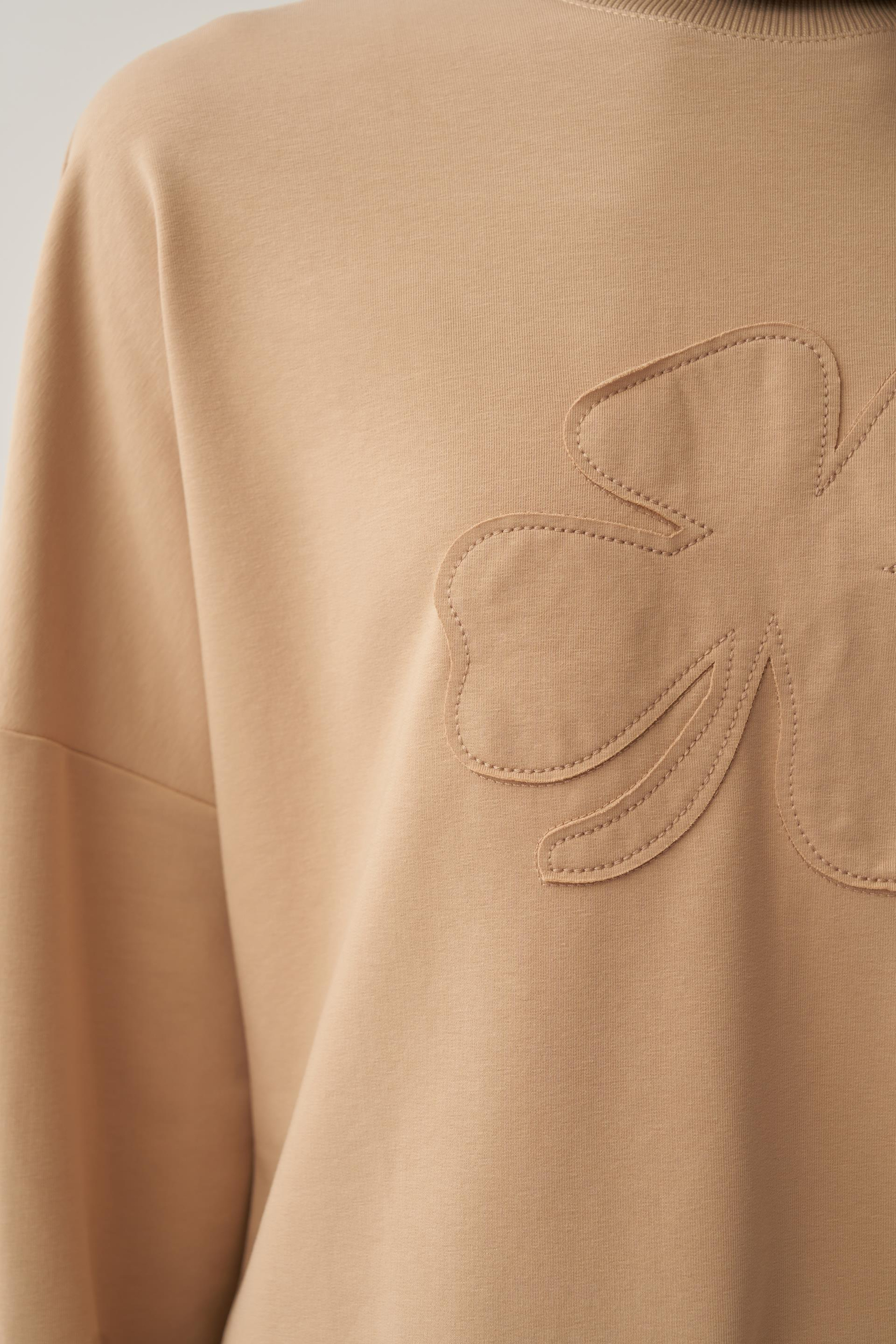 Bej-Pamuklu Aplikeli Sweatsirt