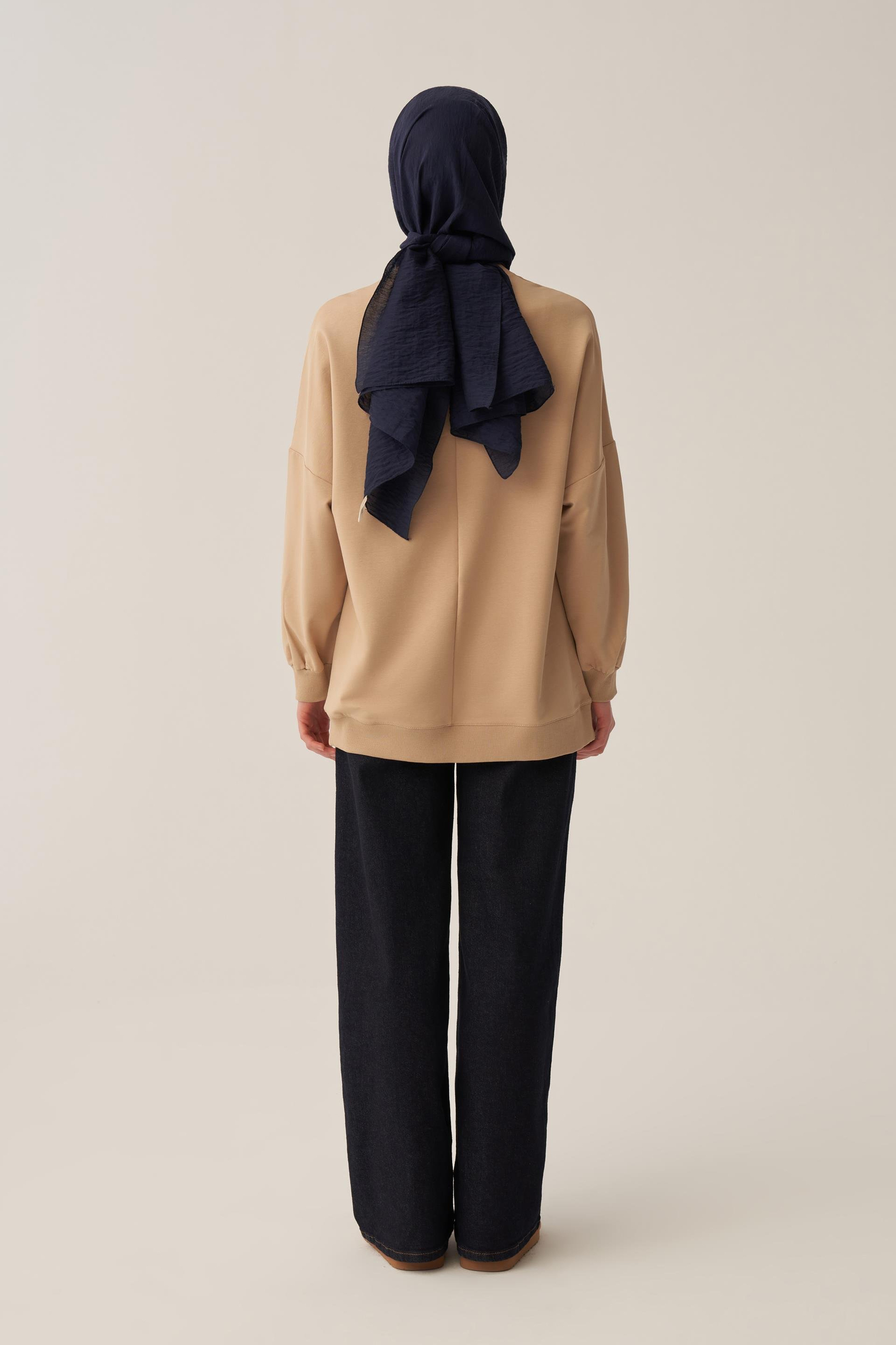 Bej-Pamuklu Aplikeli Sweatsirt