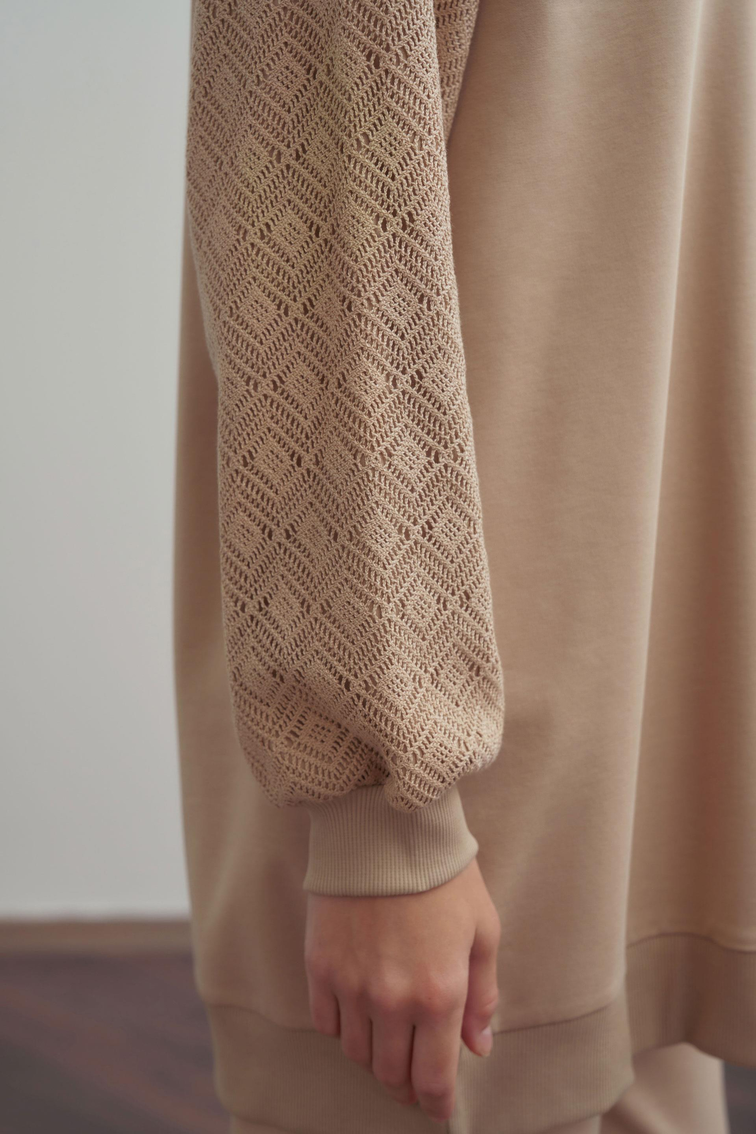 Bej-Pamuklu Dantel Garnili Eşofman Takımı