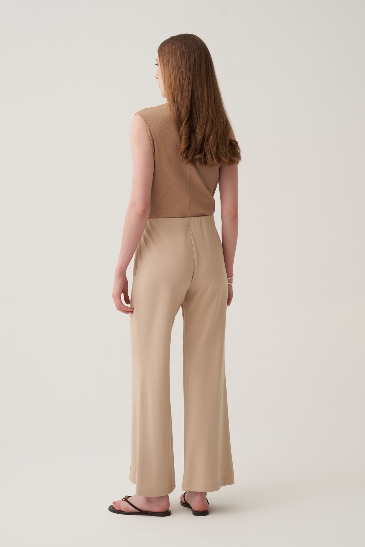 Beige-Pantalon à jambes larges avec pli marqué
