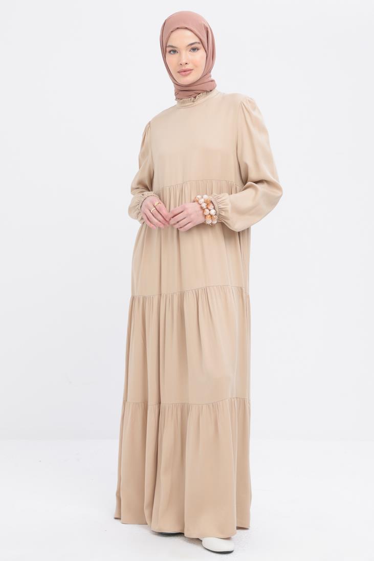 Bej-Yakası Fırfır Detaylı Büzgülü Elbise