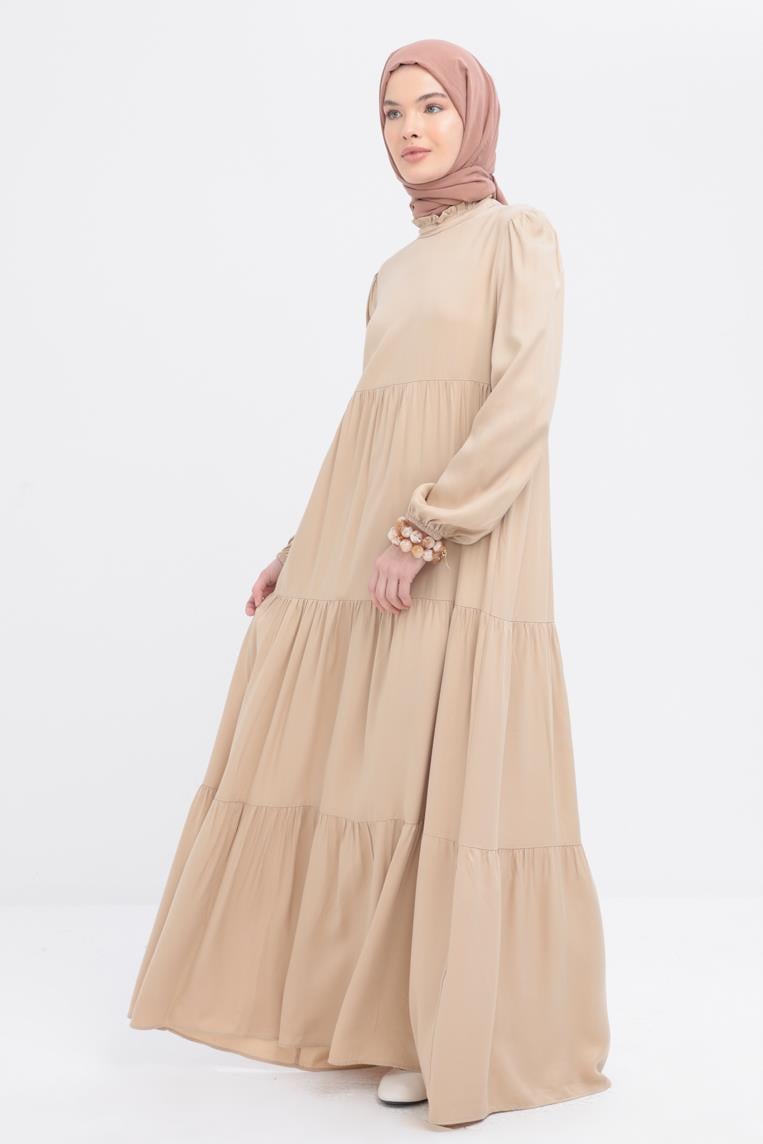 Bej-Yakası Fırfır Detaylı Büzgülü Elbise
