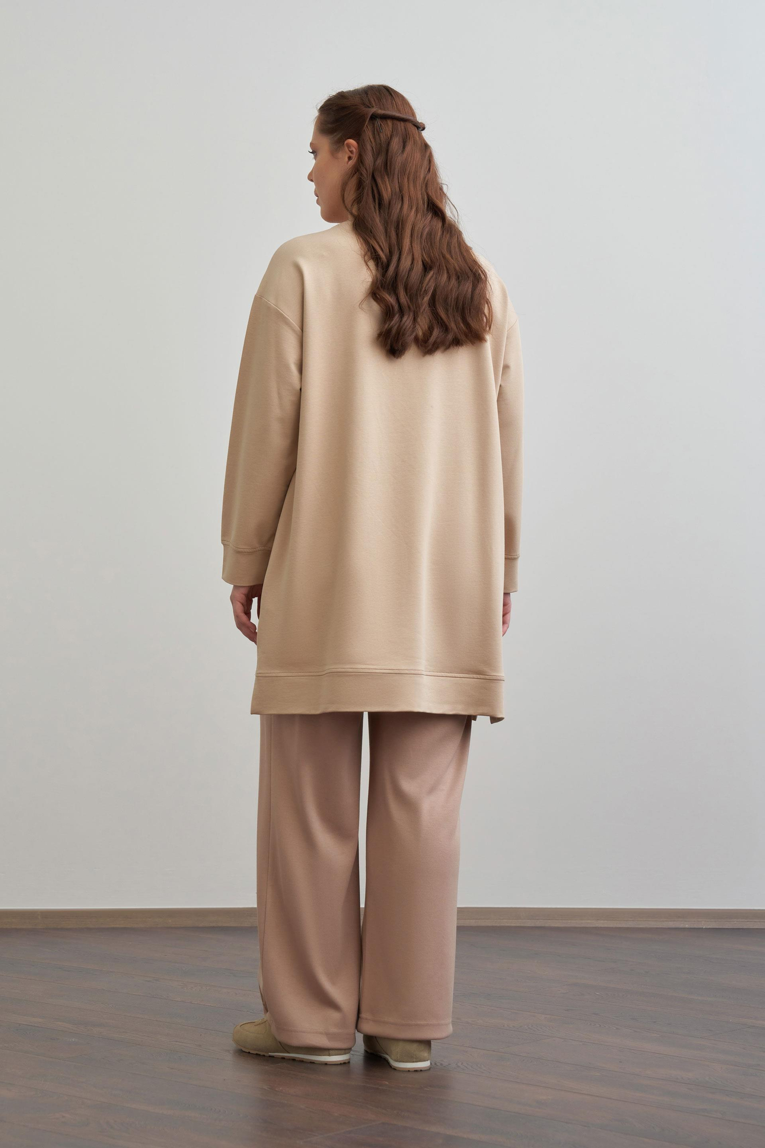 Bej-Yumuşak Dokulu Büyük Beden Nakışlı Sweatshirt