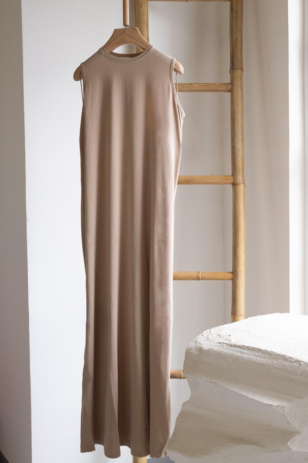 Bej01-Pamuklu Bisiklet Yaka Kolsuz İçlik Elbise