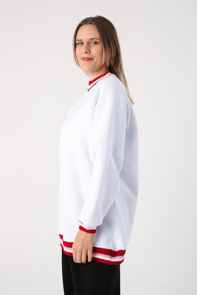 Beyaz-Arkası Baskılı Şardonlu Triko Garnili Sweatshirt