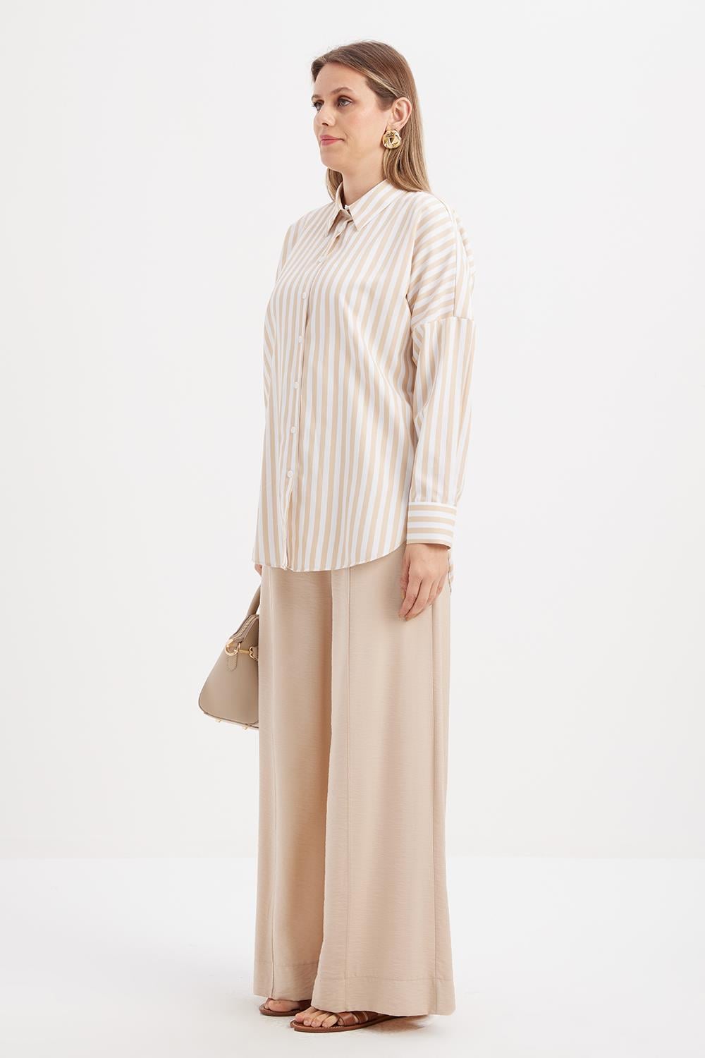 Beyaz-Bej-Oversize Basic Gömlek