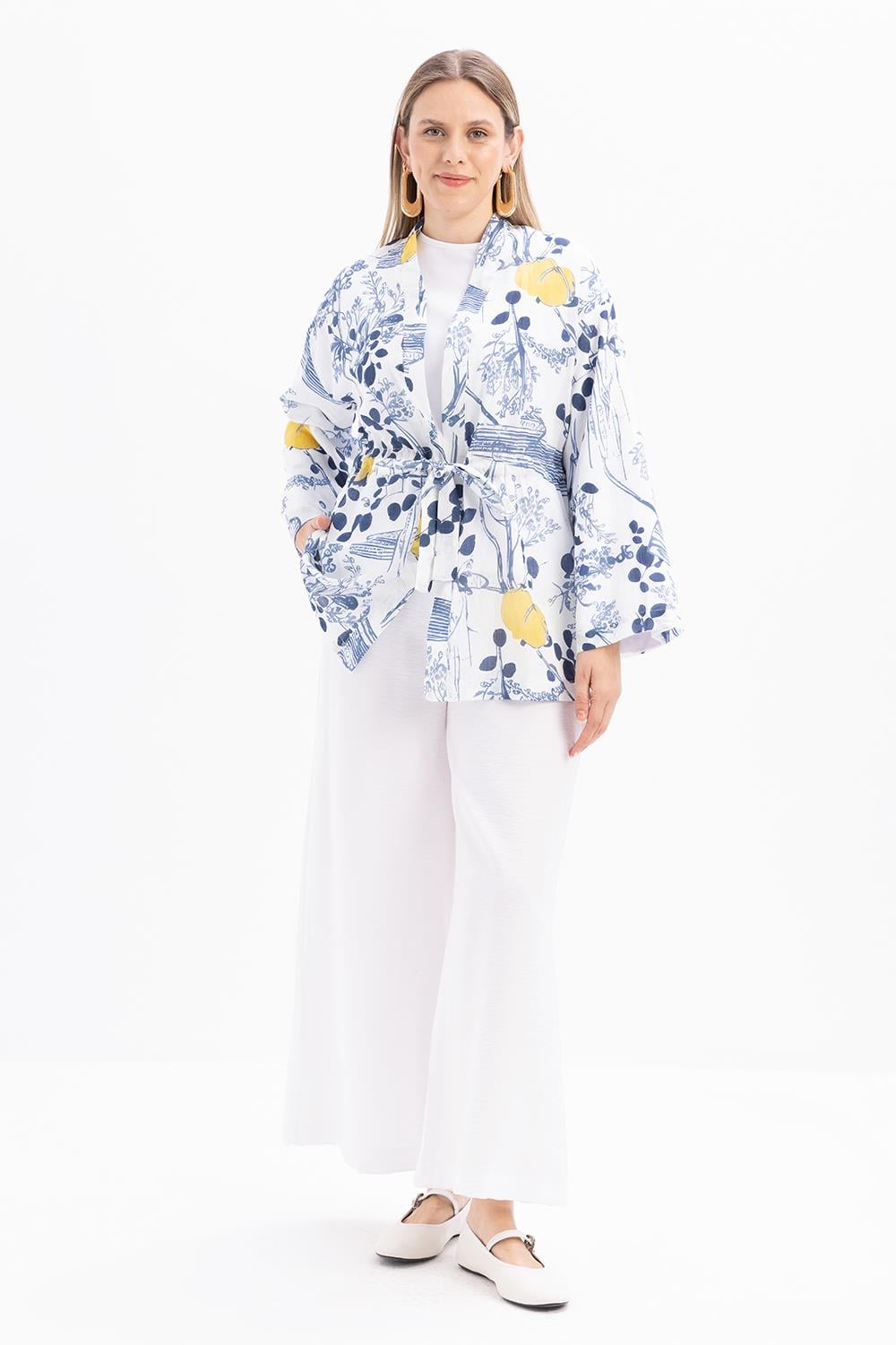 Beyaz-Mavi-Desenli Kuşaklı Kimono