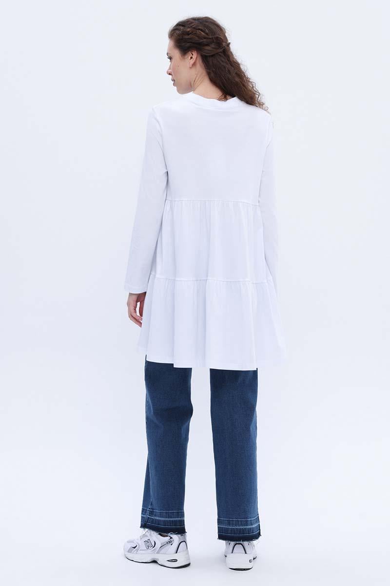 سترة من القطن الأبيض المجمعة