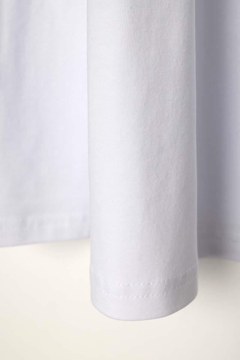 سترة من القطن الأبيض المجمعة