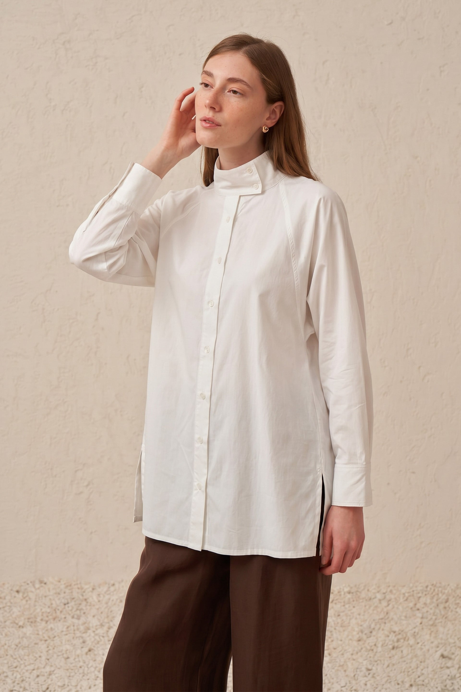 Beyaz-Yüksek Yaka Reglan Gömlek