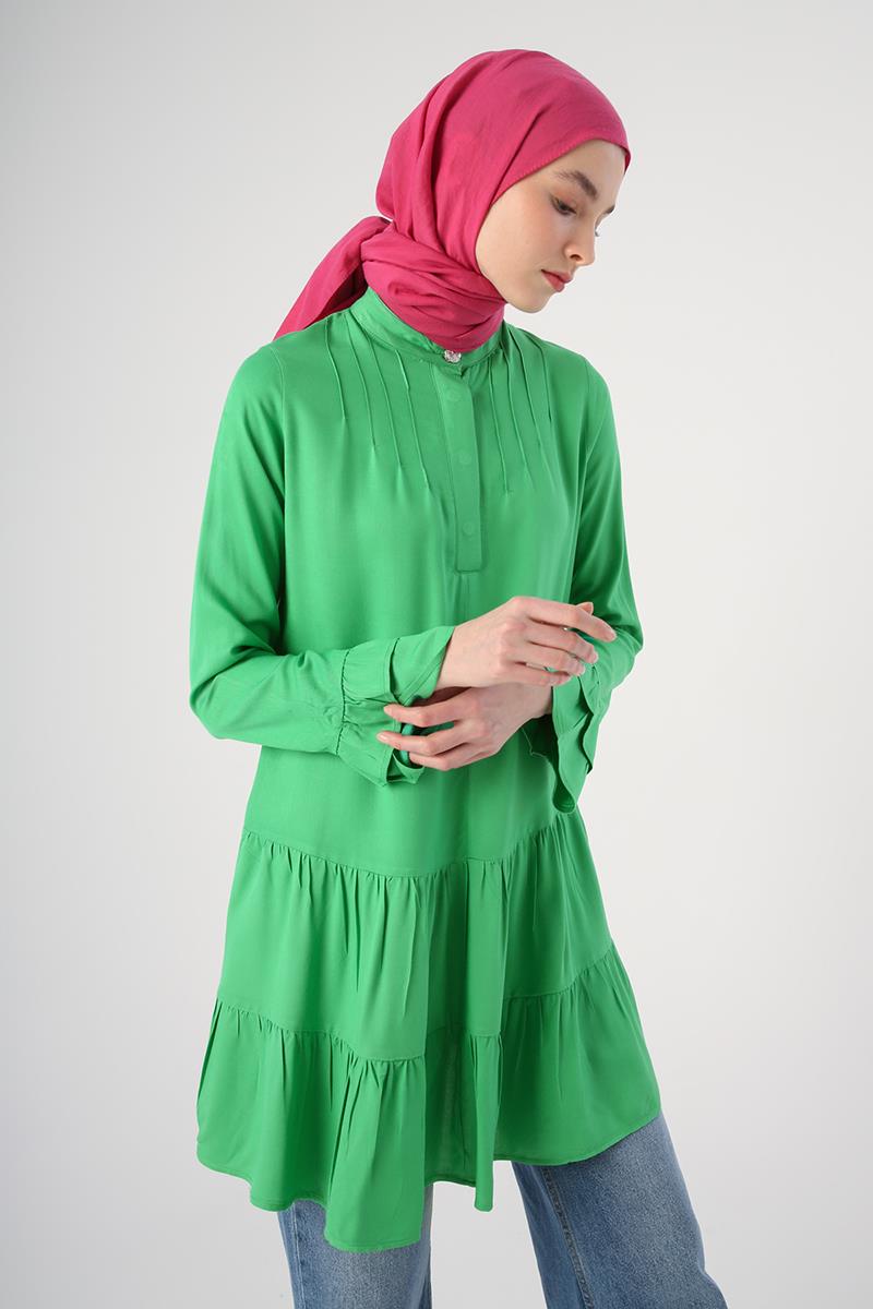 Tunique à manches volantées et col demi-patte de fabrication vert herbe