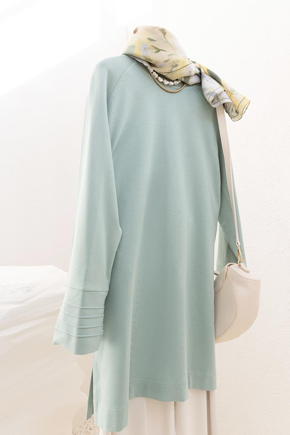 Defne-Manşeti Nervür Detaylı Yırtmaçlı Tunik