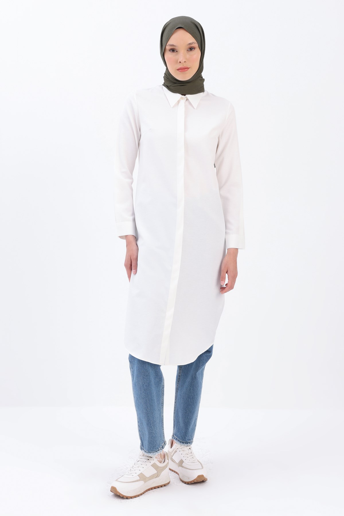 Chemise Longue Écru à Patte Cachée