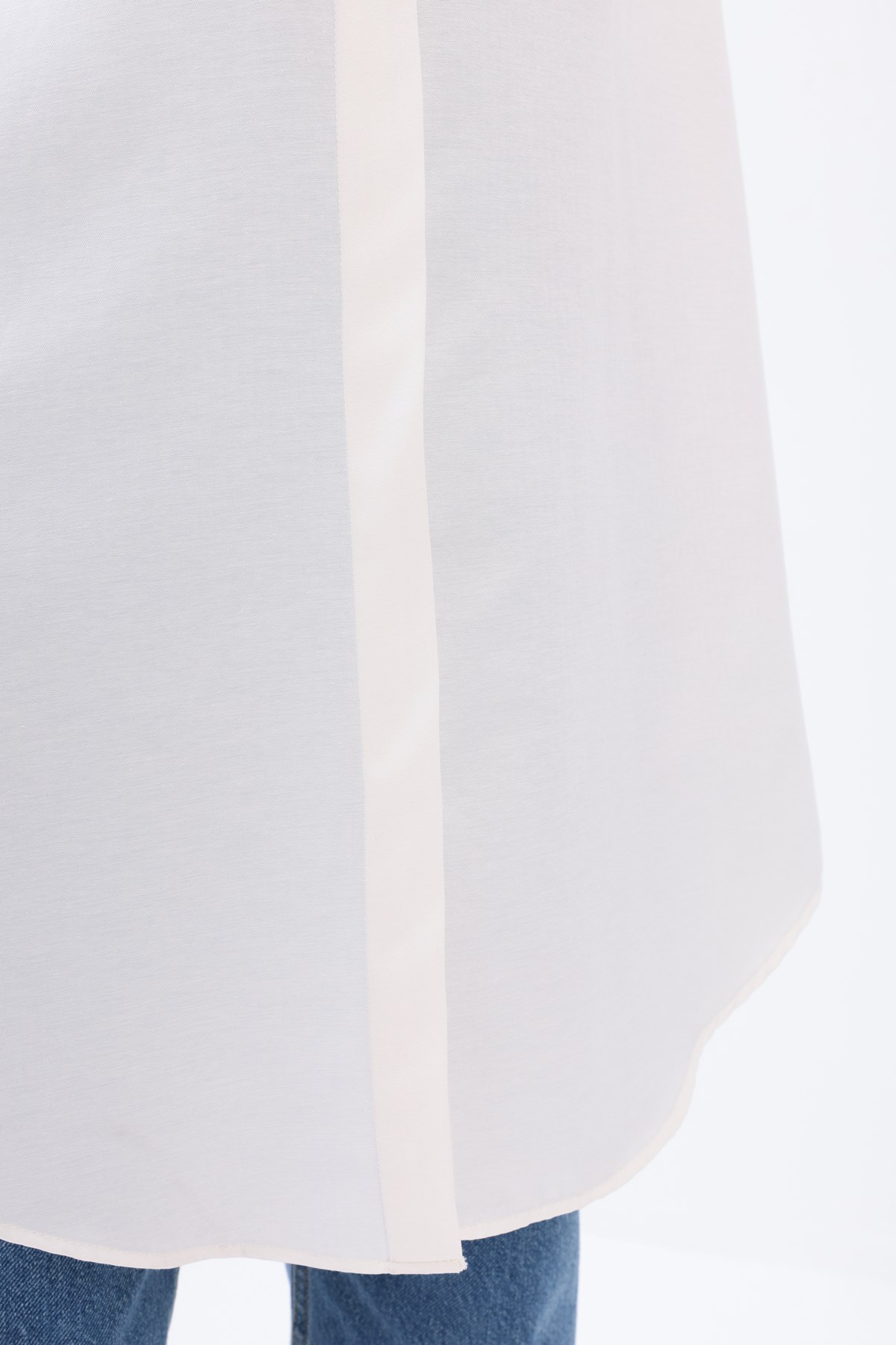 Chemise Longue Écru à Patte Cachée