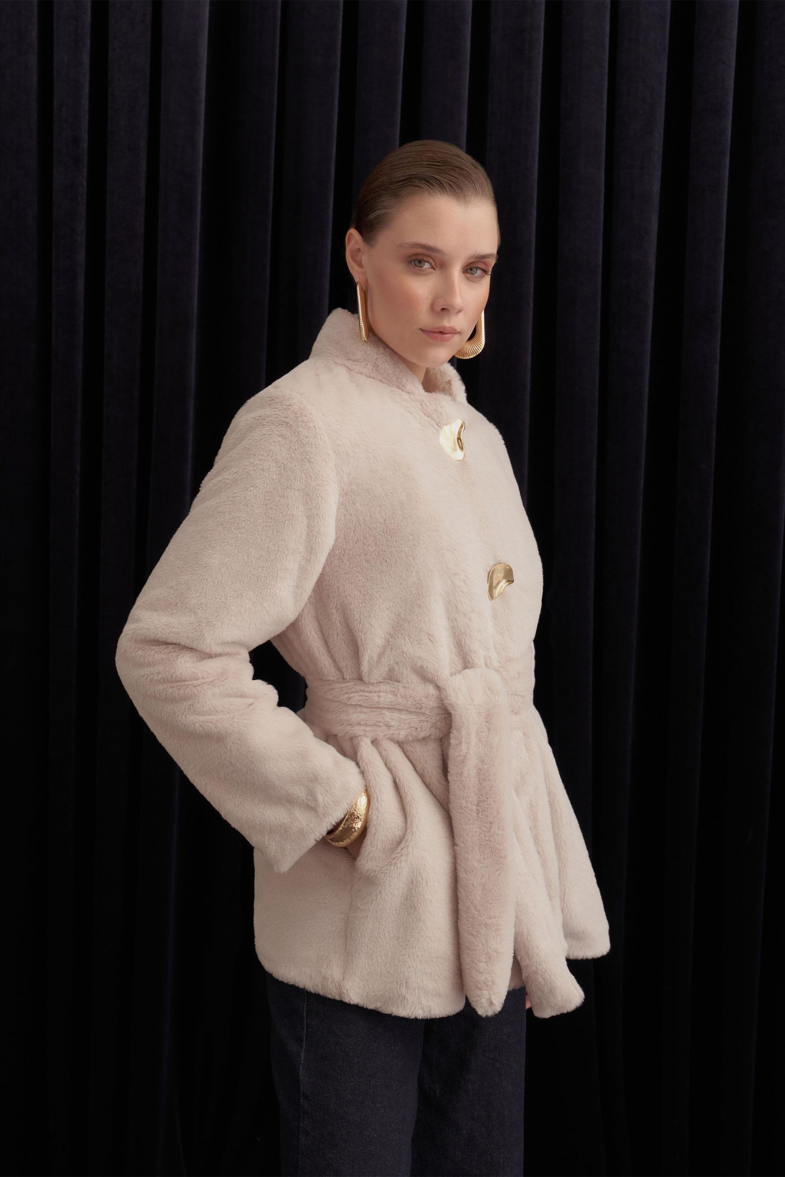 Ekru-Gold Düğmeli Kürk Kaban