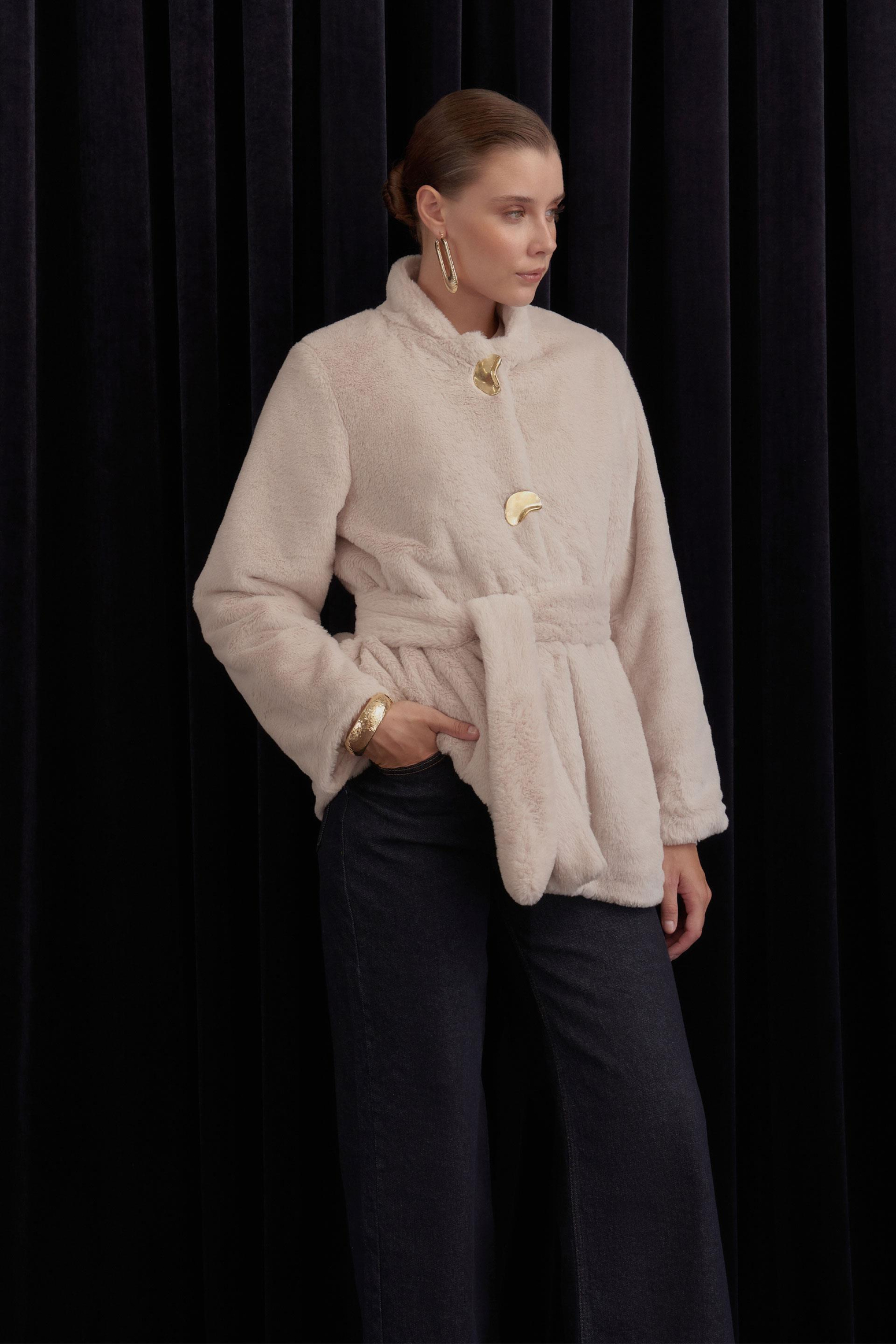 Ekru-Gold Düğmeli Kürk Kaban