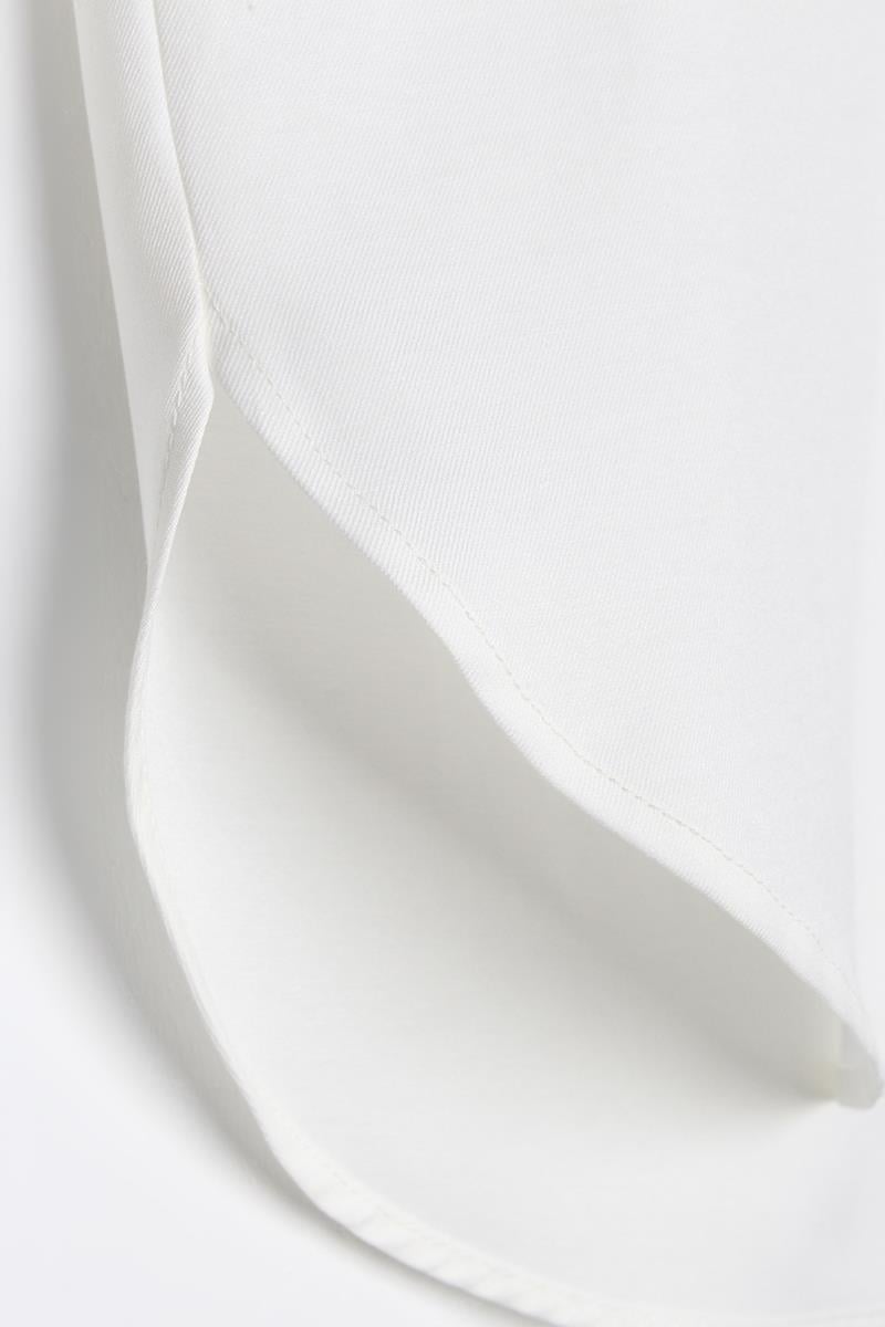 القميص الأساسي ذو اللون البني الفاتح