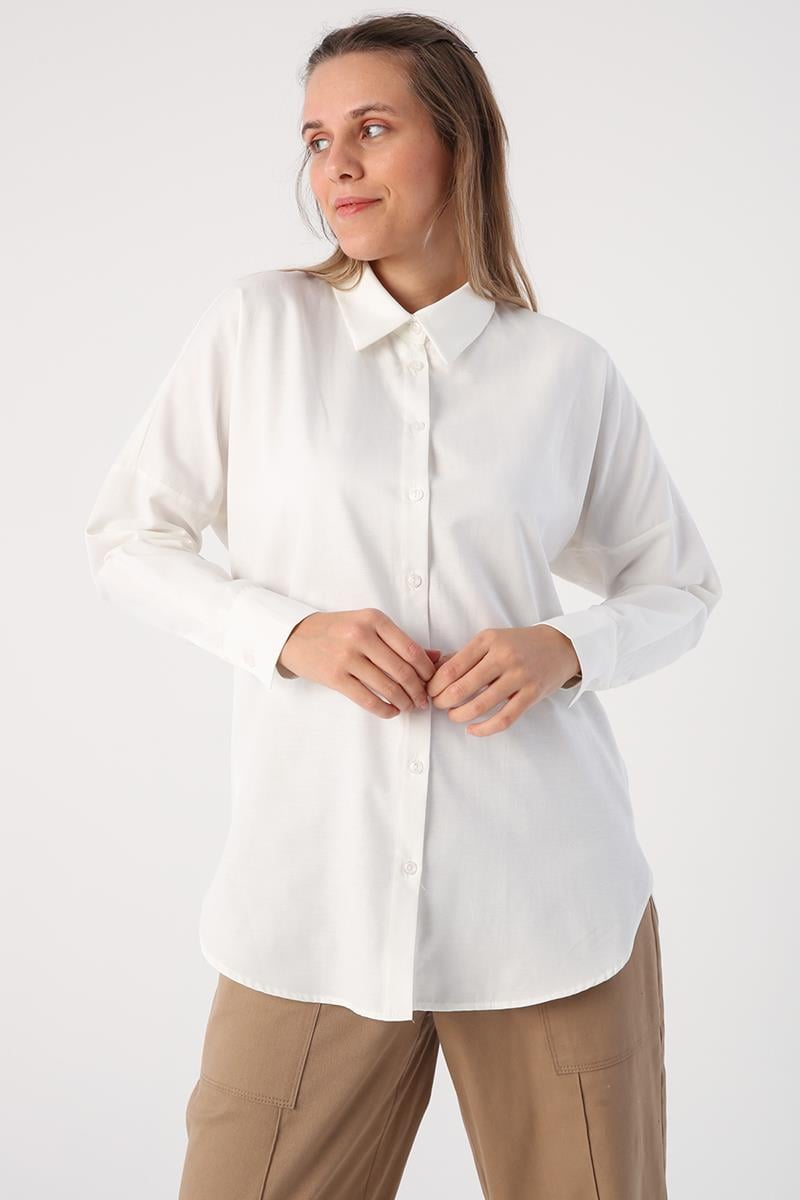 القميص الأساسي ذو اللون البني الفاتح