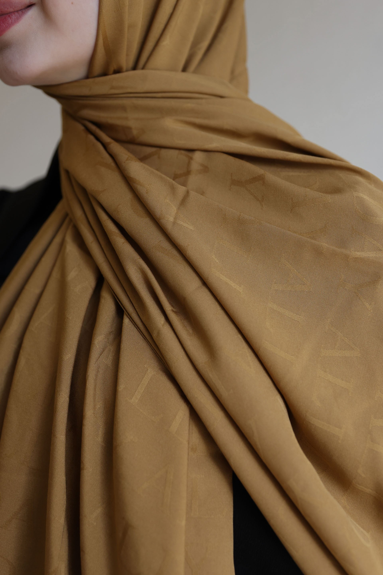 Gold-Eknik Desenli Pamuklu Şal