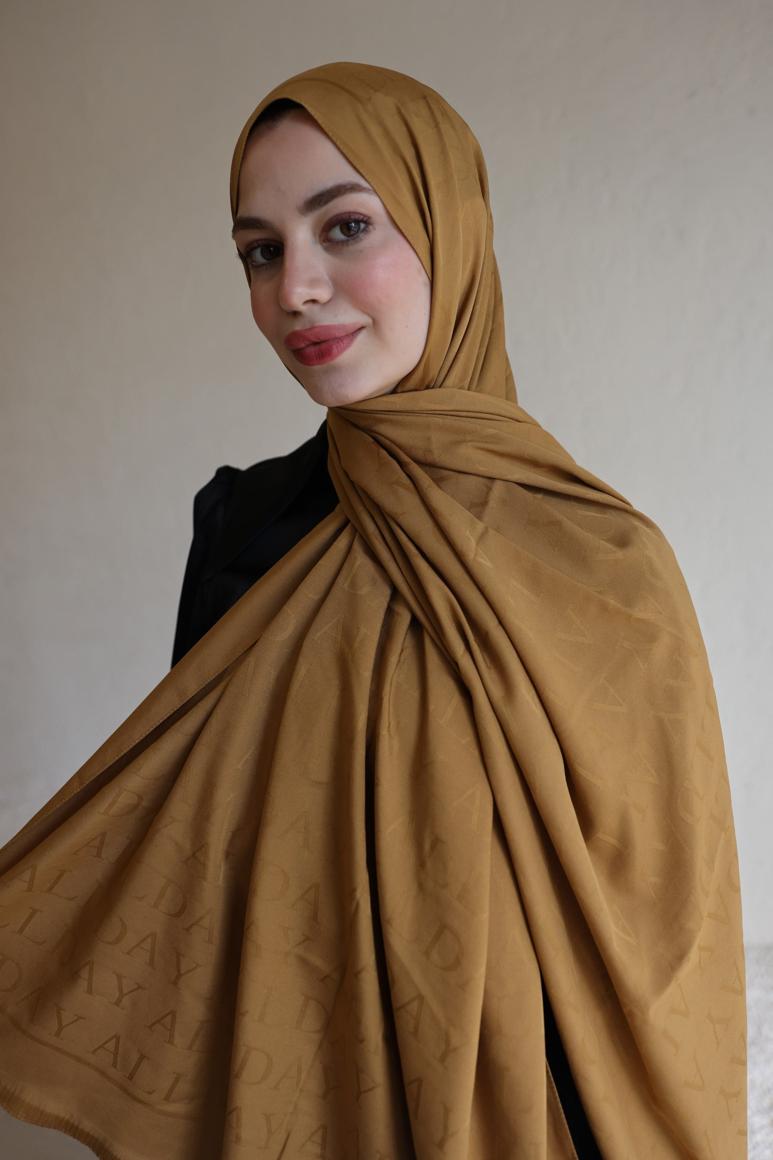 Gold-Eknik Desenli Pamuklu Şal