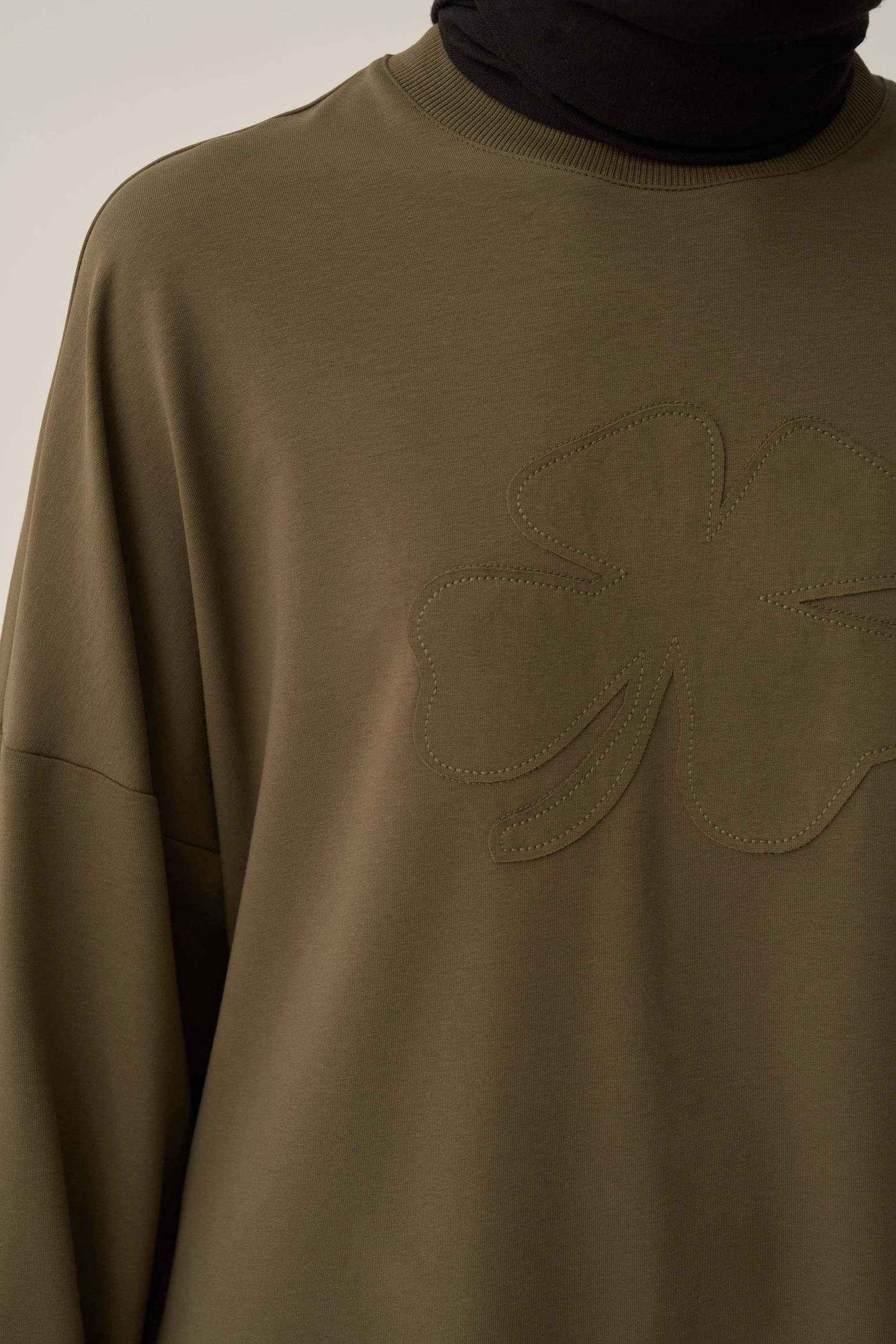 Haki-Pamuklu Aplikeli Sweatsirt