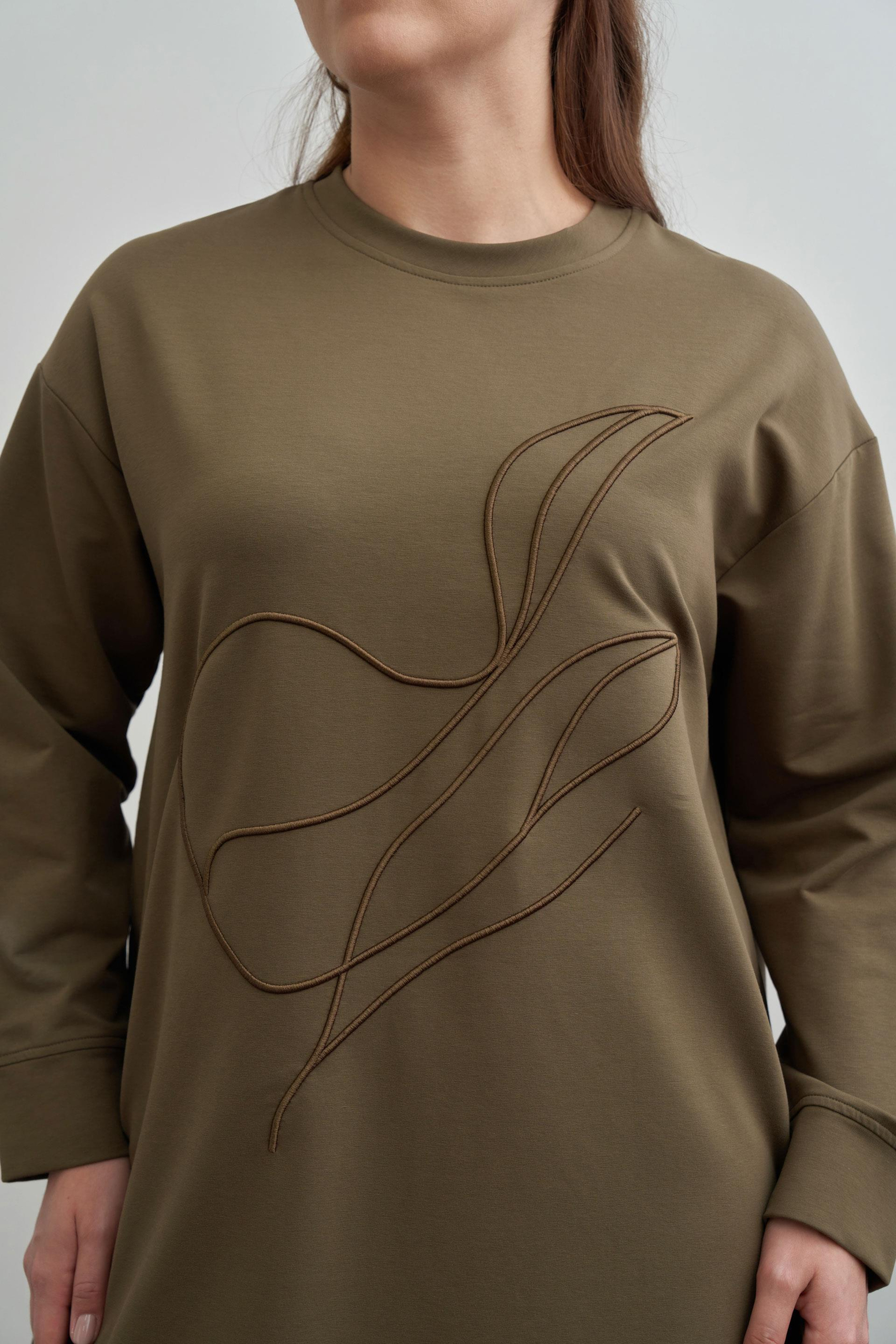 Haki-Yumuşak Dokulu Büyük Beden Nakışlı Sweatshirt