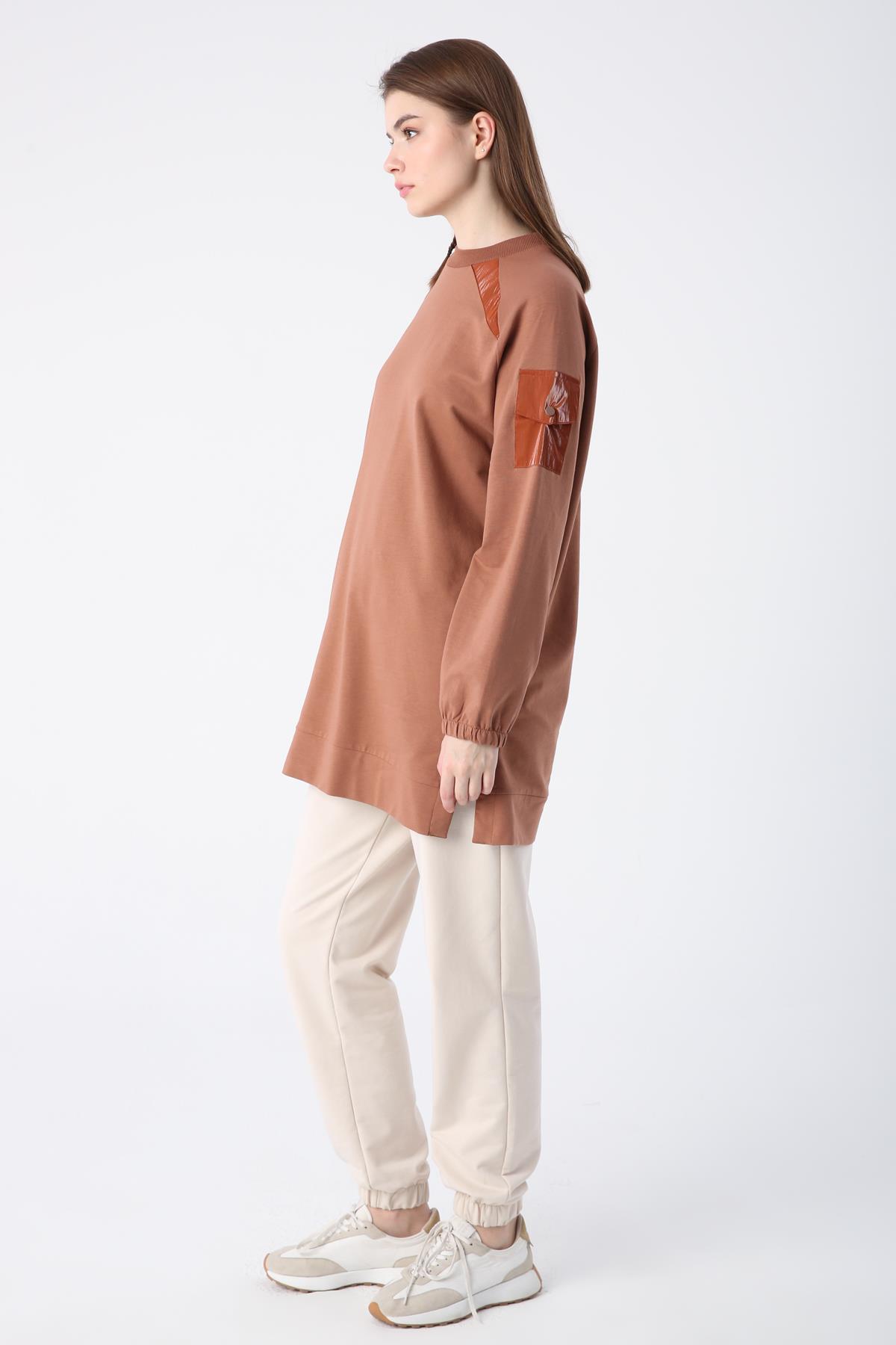 Kahve-Pamuklu Garnili Cep Detaylı Yırtmaçlı Sweat Tunik