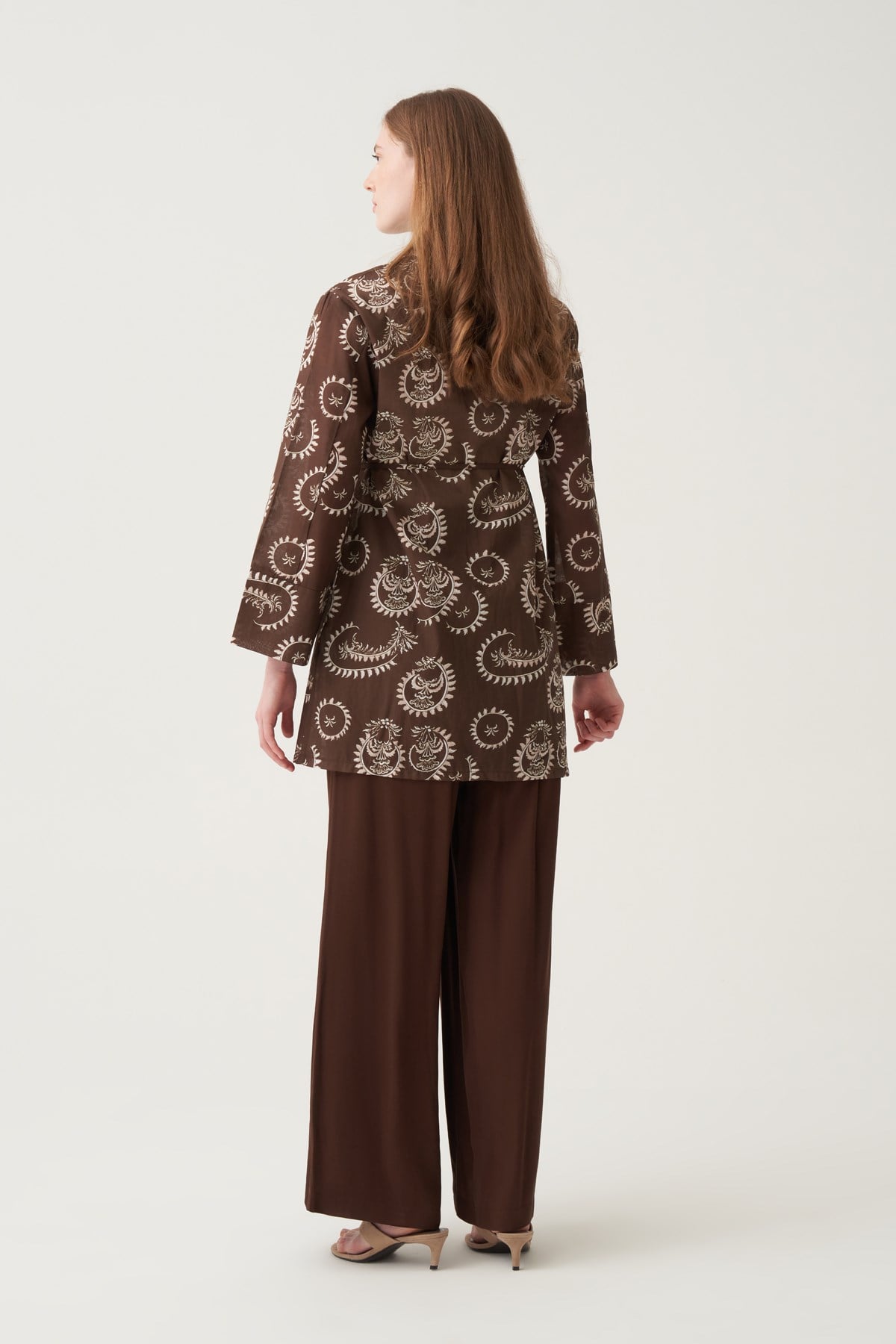 Kahve-Taş-Bağlama Detaylı Desenli Vual Kimono