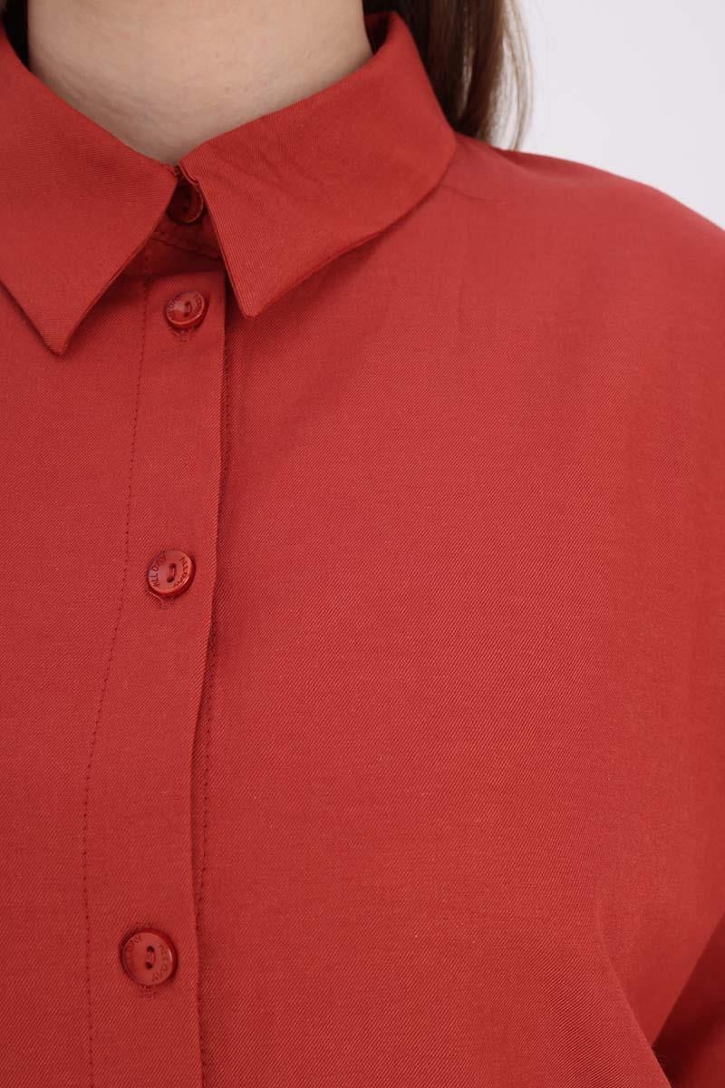 قميص أساسي كبير الحجم