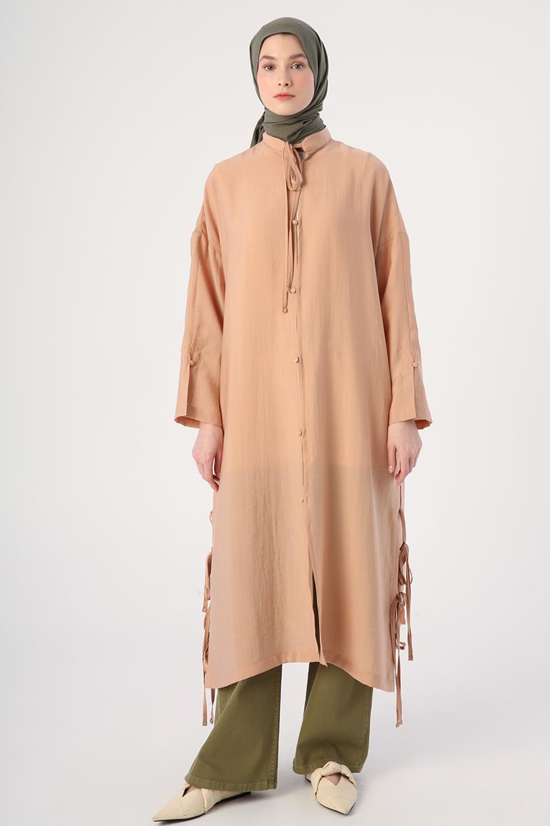 Koyu Bej-Yanları Yırtmaçlı Bağcıklı Tencel Kap