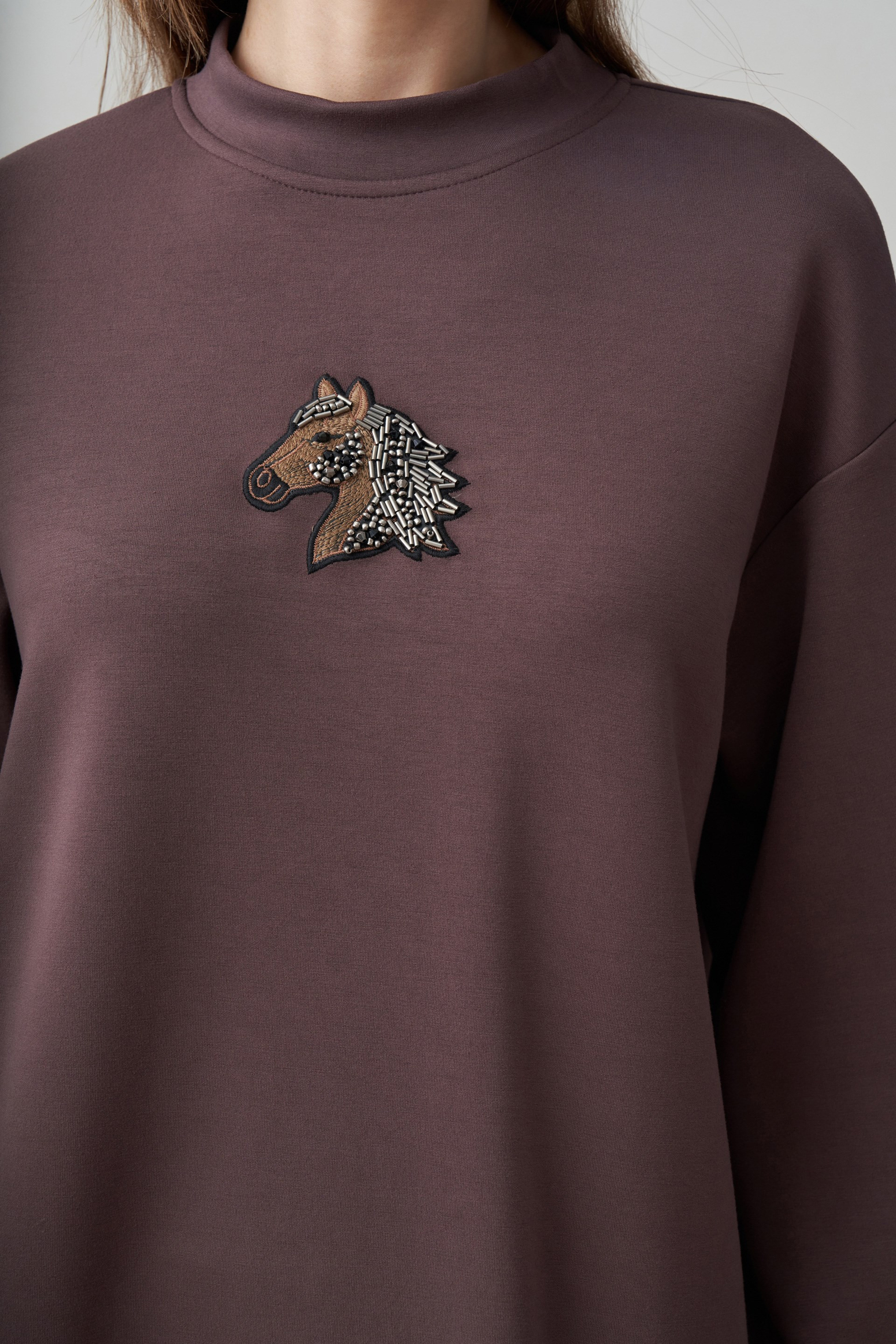 Koyu Mürdüm-Yumuşak Dokulu İşlemeli Sweat