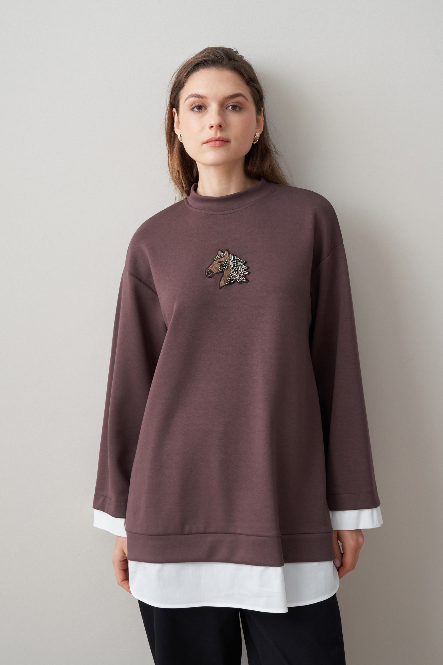 Koyu Mürdüm-Yumuşak Dokulu İşlemeli Sweat