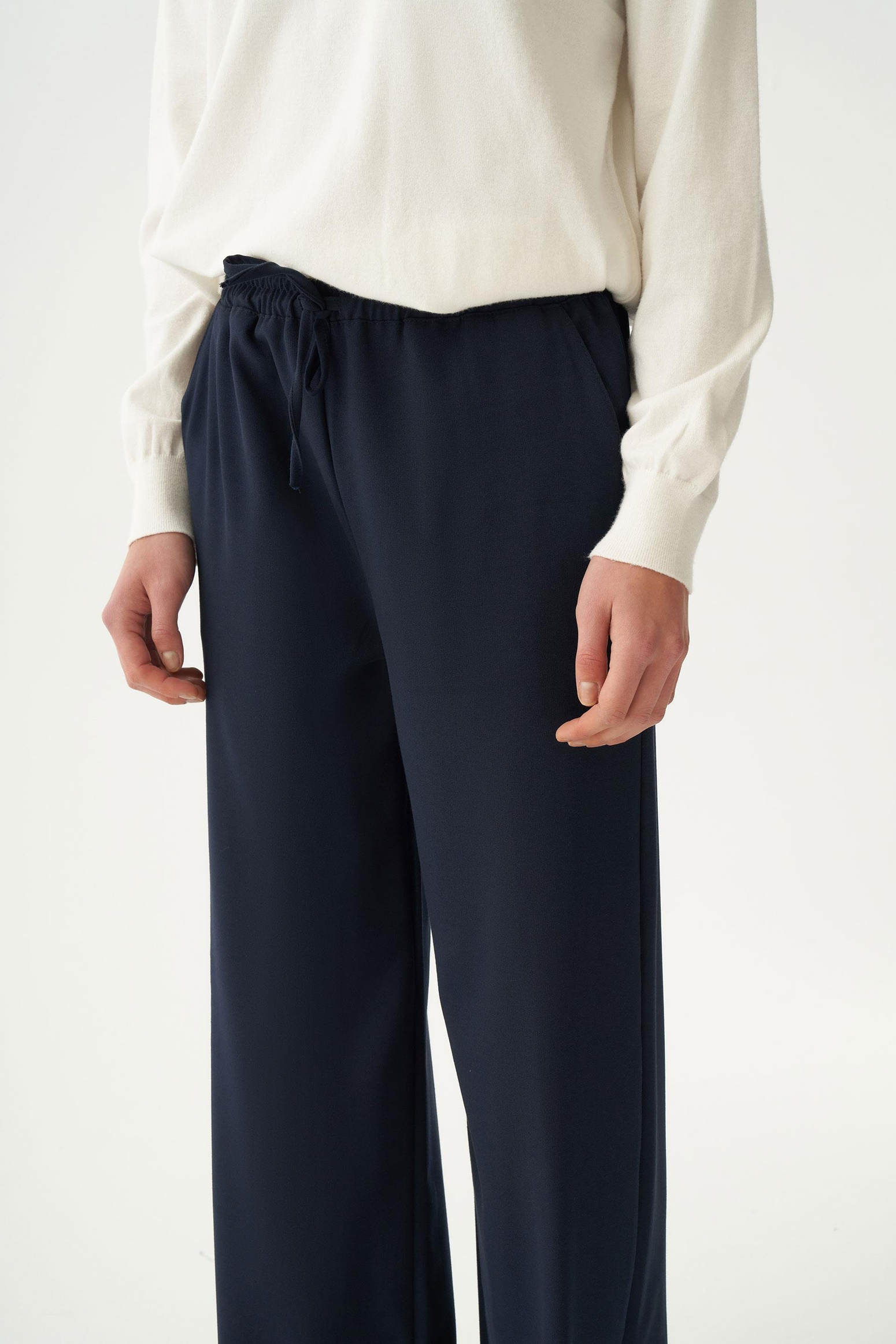 Lacivert-Beli Lastikli Rahat Kalıp Polyviscon Pantolon