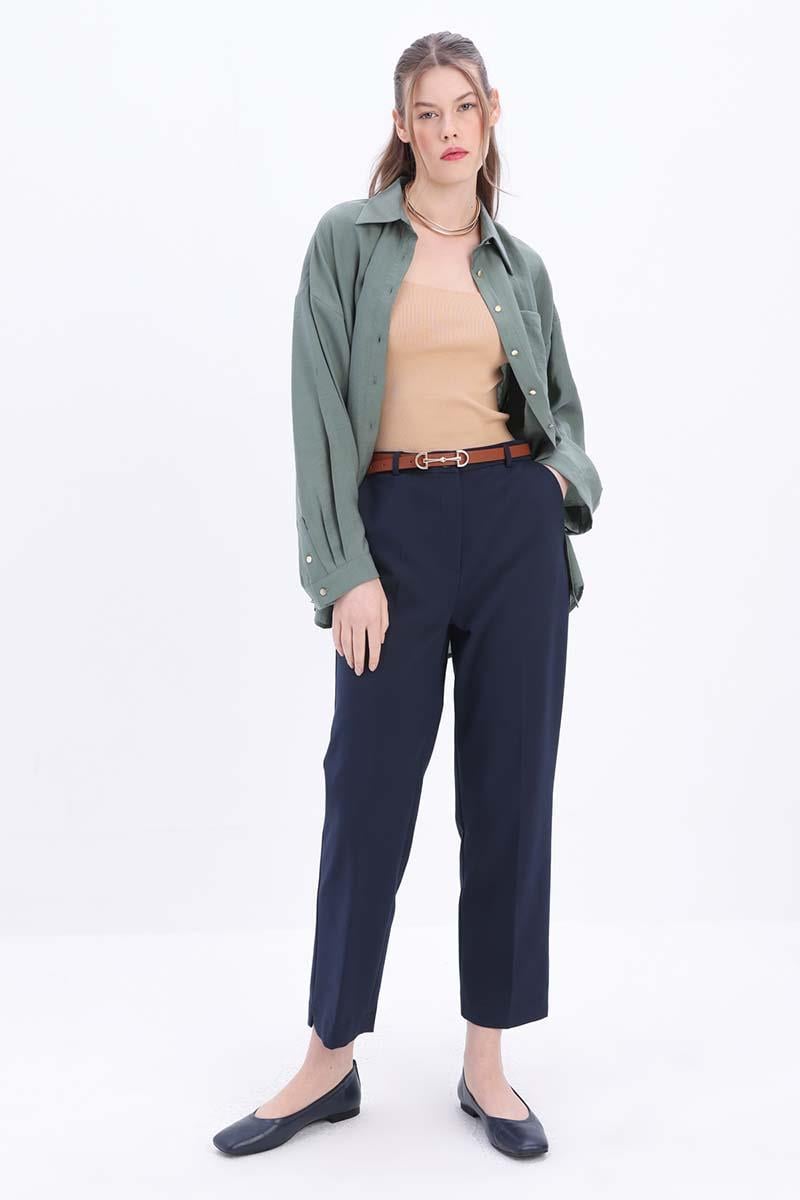 Hose aus marineblauem Baumwollstoff mit bequemer Passform