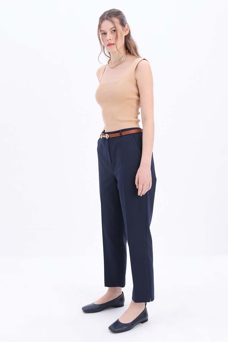 Hose aus marineblauem Baumwollstoff mit bequemer Passform