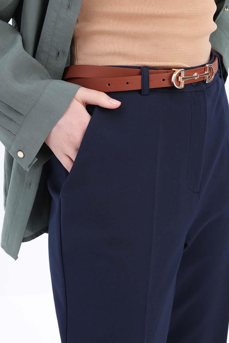 Hose aus marineblauem Baumwollstoff mit bequemer Passform