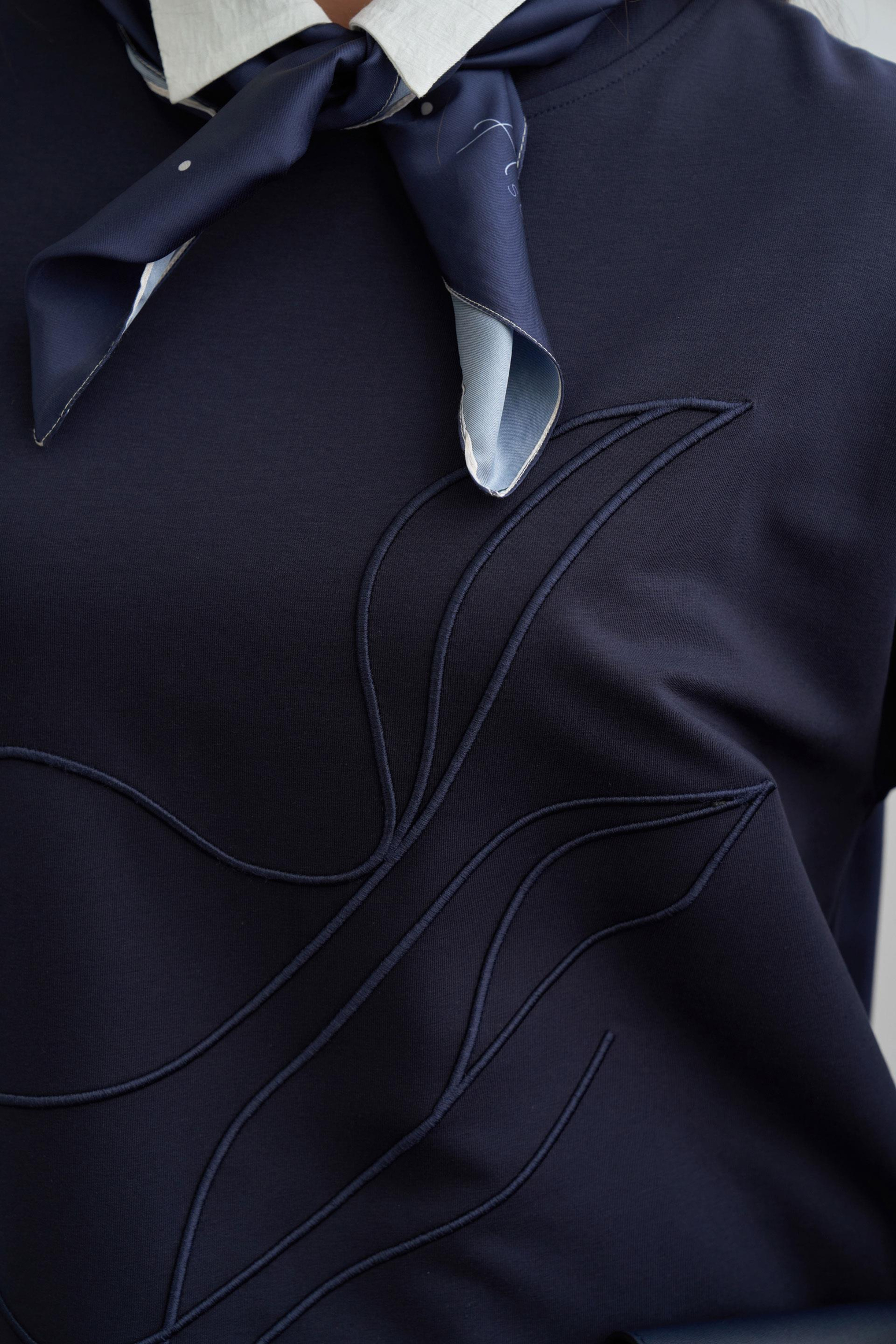 Lacivert-Yumuşak Dokulu Büyük Beden Nakışlı Sweatshirt