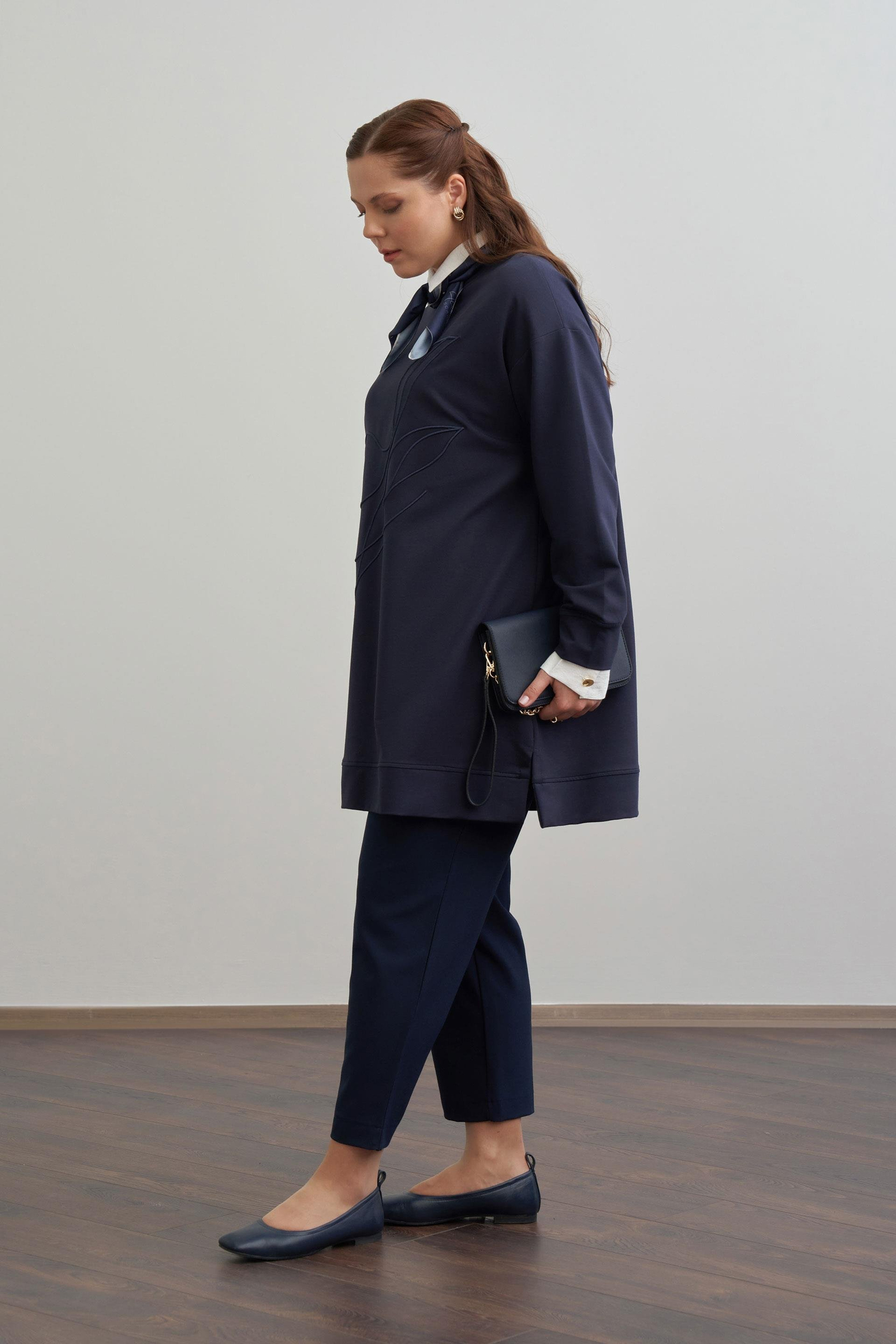 Lacivert-Yumuşak Dokulu Büyük Beden Nakışlı Sweatshirt