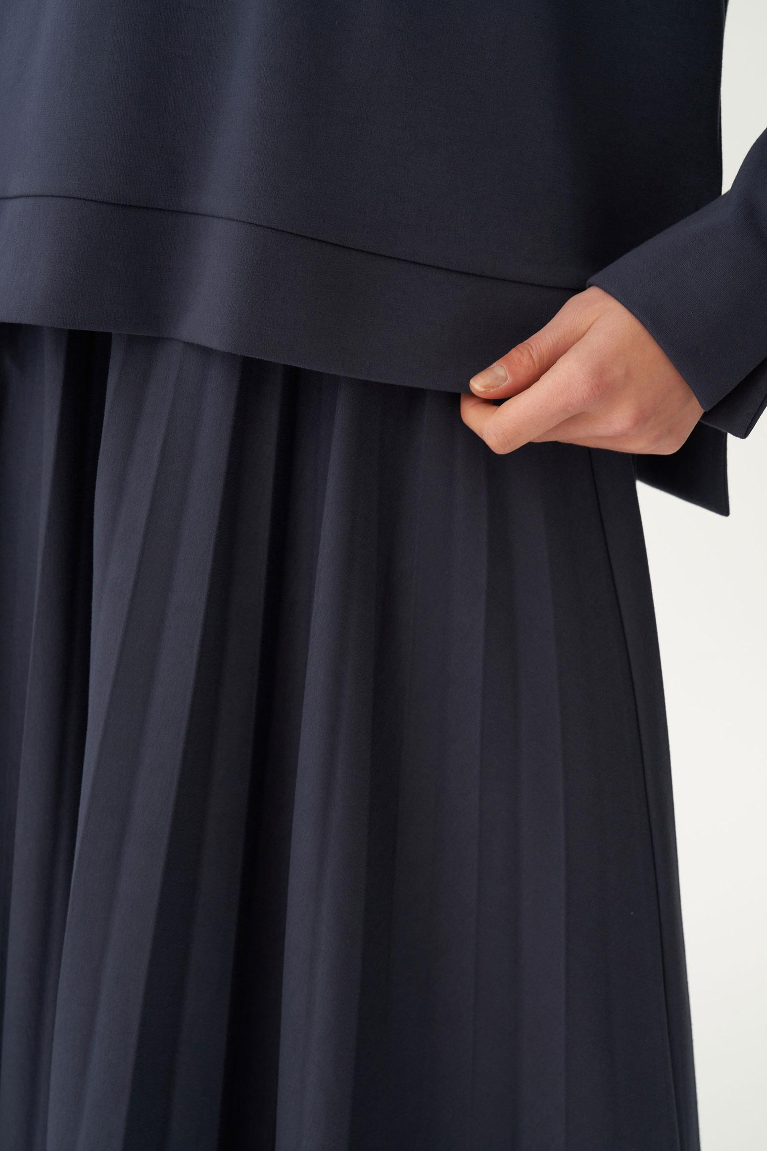 Lacivert-Yumuşak Dokulu Pliseli Şık Etekli Takım