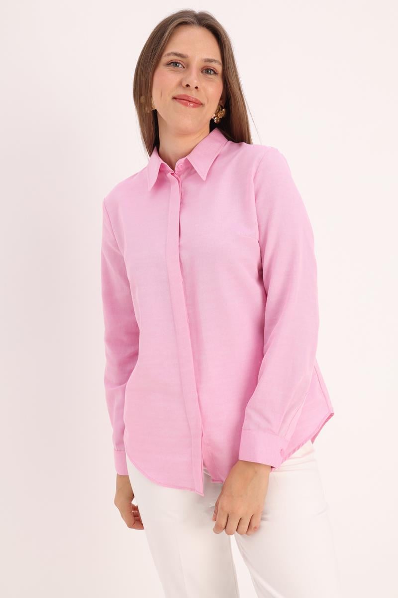 قميص بفتحة مخفية باللون الوردي