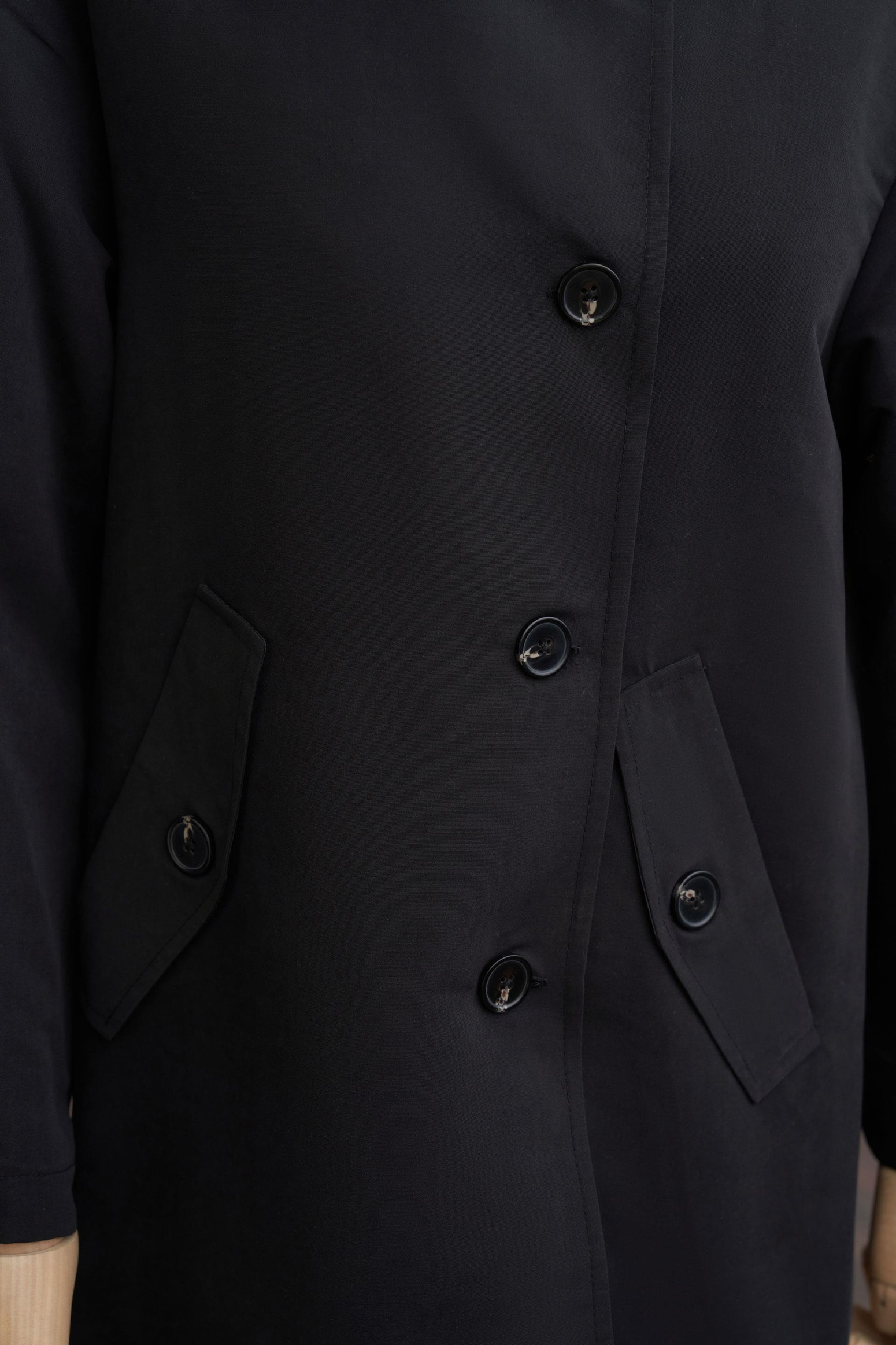 Siyah-Asimetrik Düğmeli Arkası Pileli Trençkot