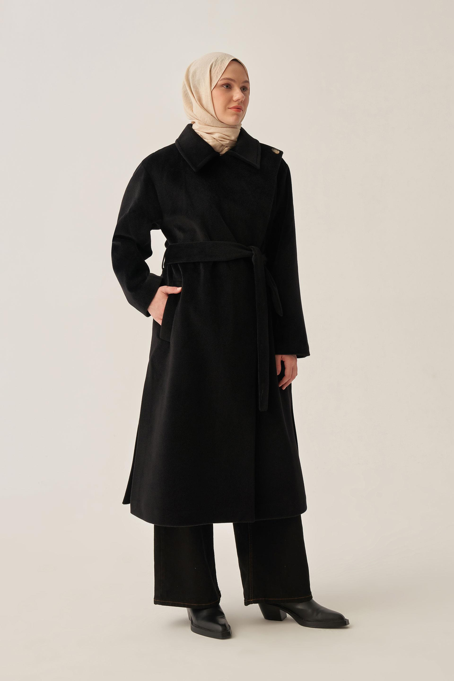 Siyah-Atkılı Uzun Kaşe Kaban