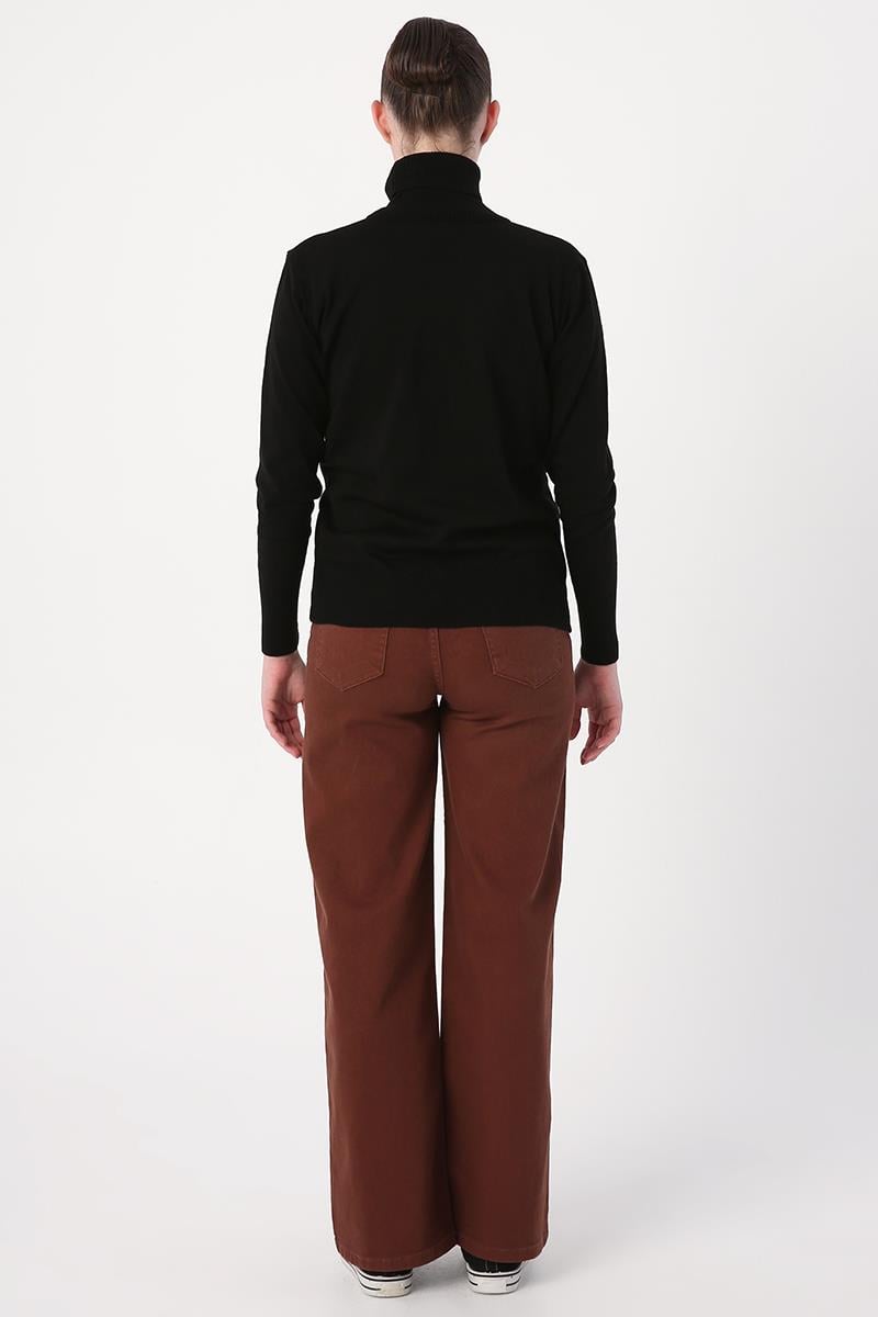Black-Turtleneck Short Knitwear Sweater