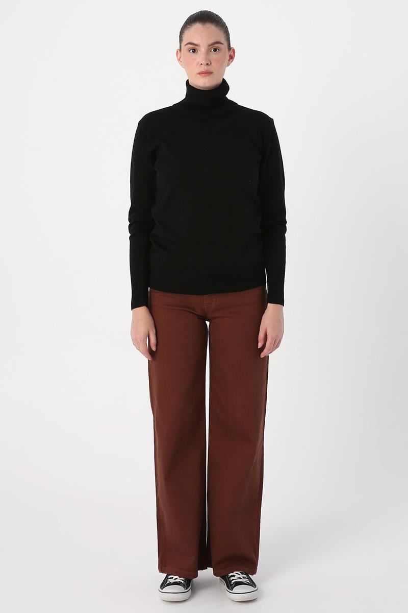 Black-Turtleneck Short Knitwear Sweater