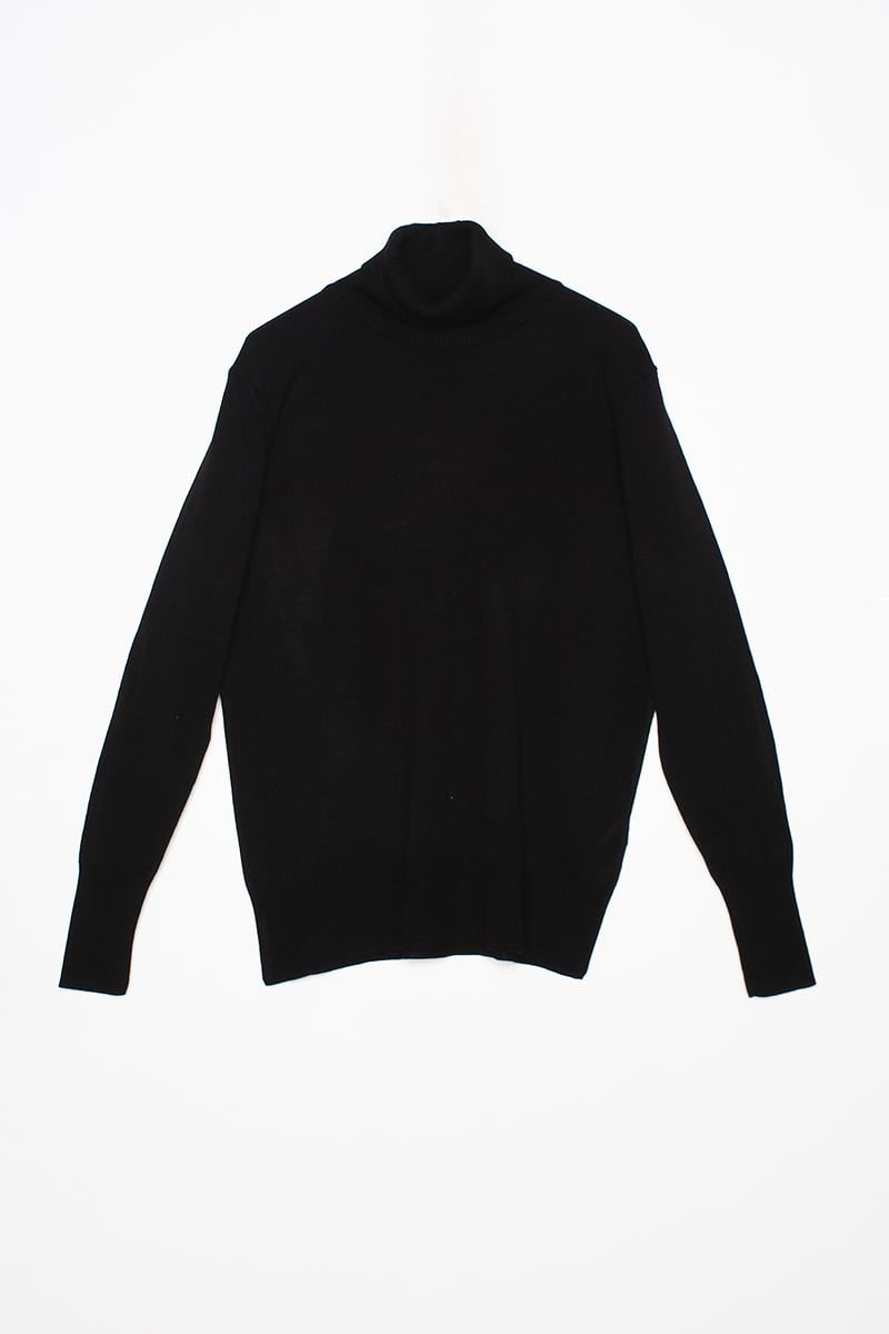 Black-Turtleneck Short Knitwear Sweater