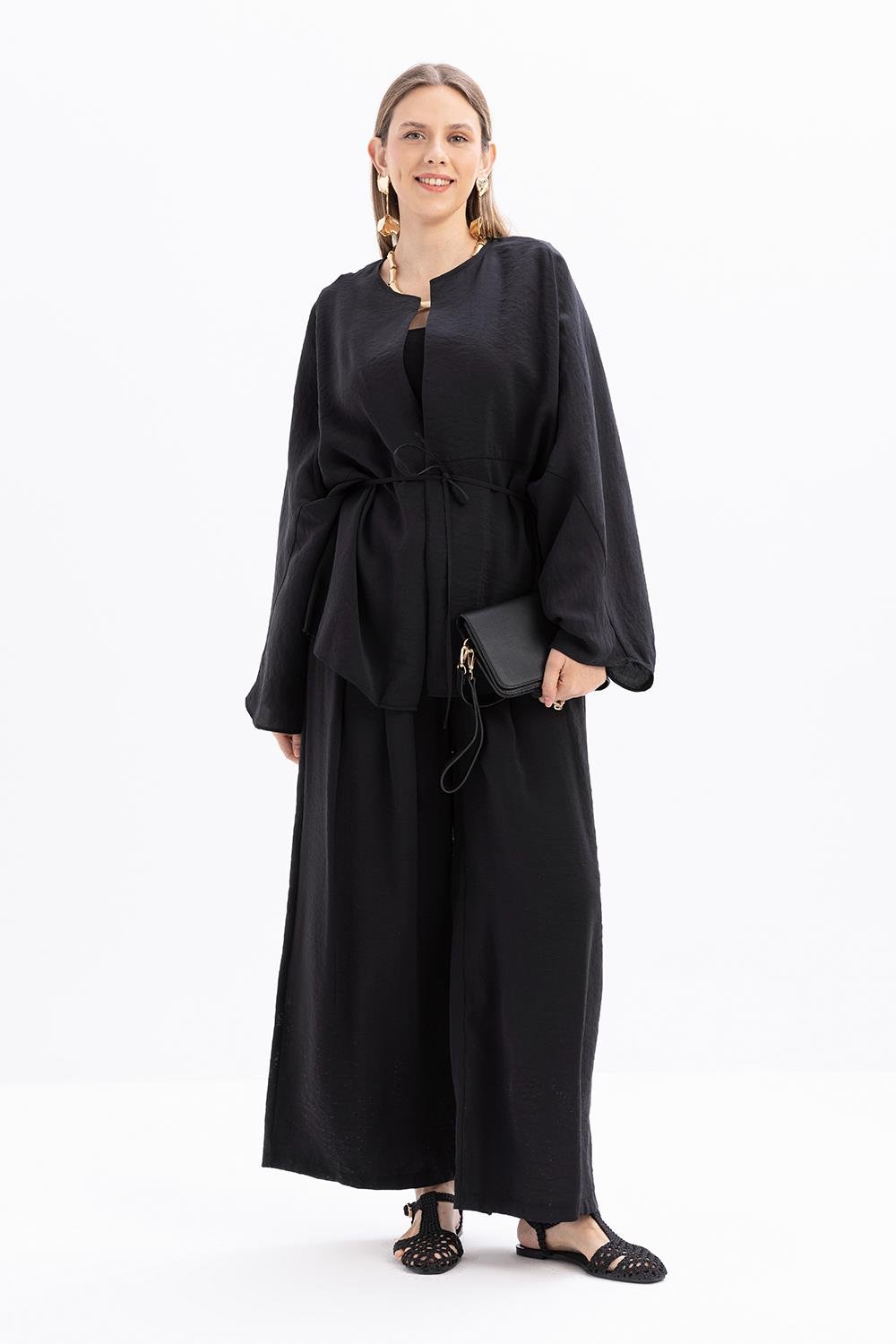 Schwarz-Kimono mit Bindegürtel