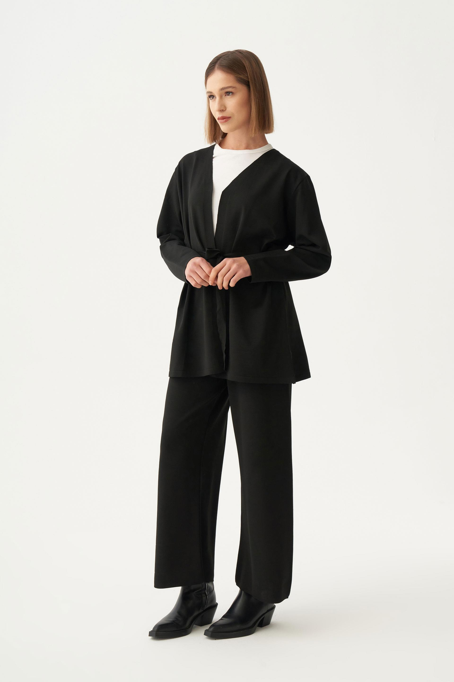 Siyah-Belden Baglamalı Triko Pantolonlu Takım